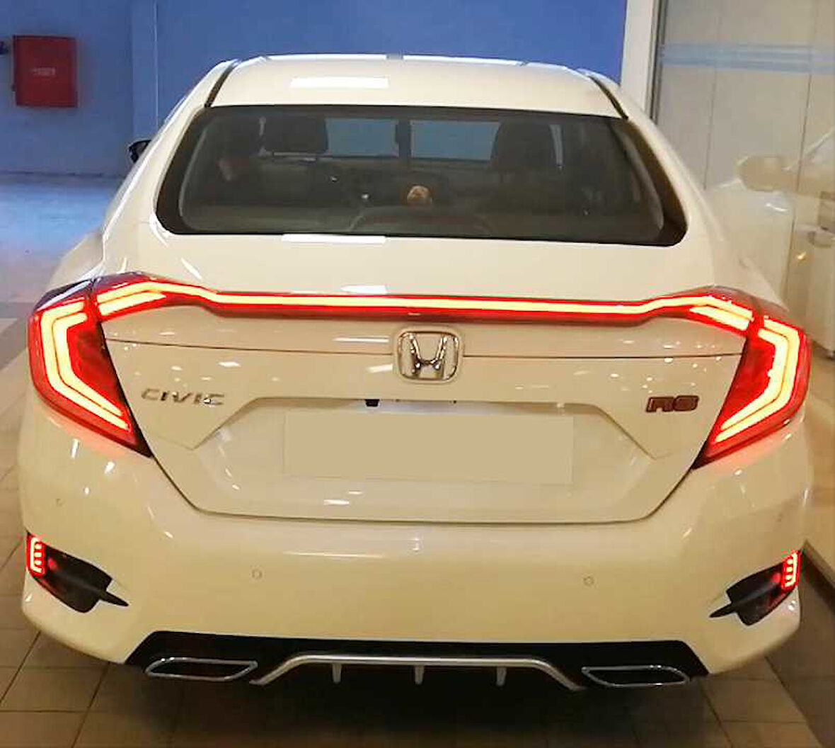 Honda Civic Fc5 2016-2021 Hareketli Sinyalli Led Stop Ve Spoiler Takımı Kırmızı