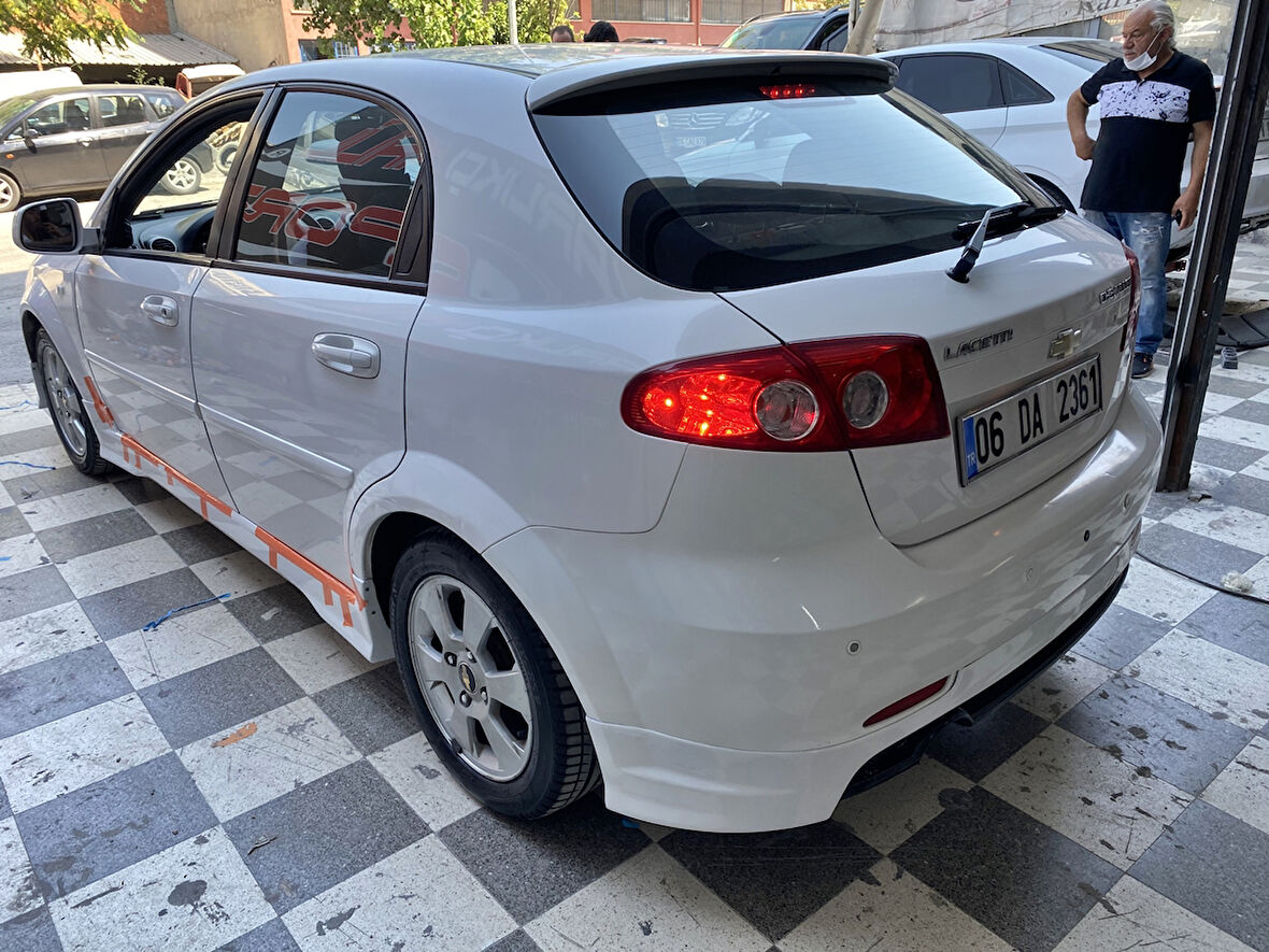 Chevrolet Lacetti Hb Cam Üstü Spoiler