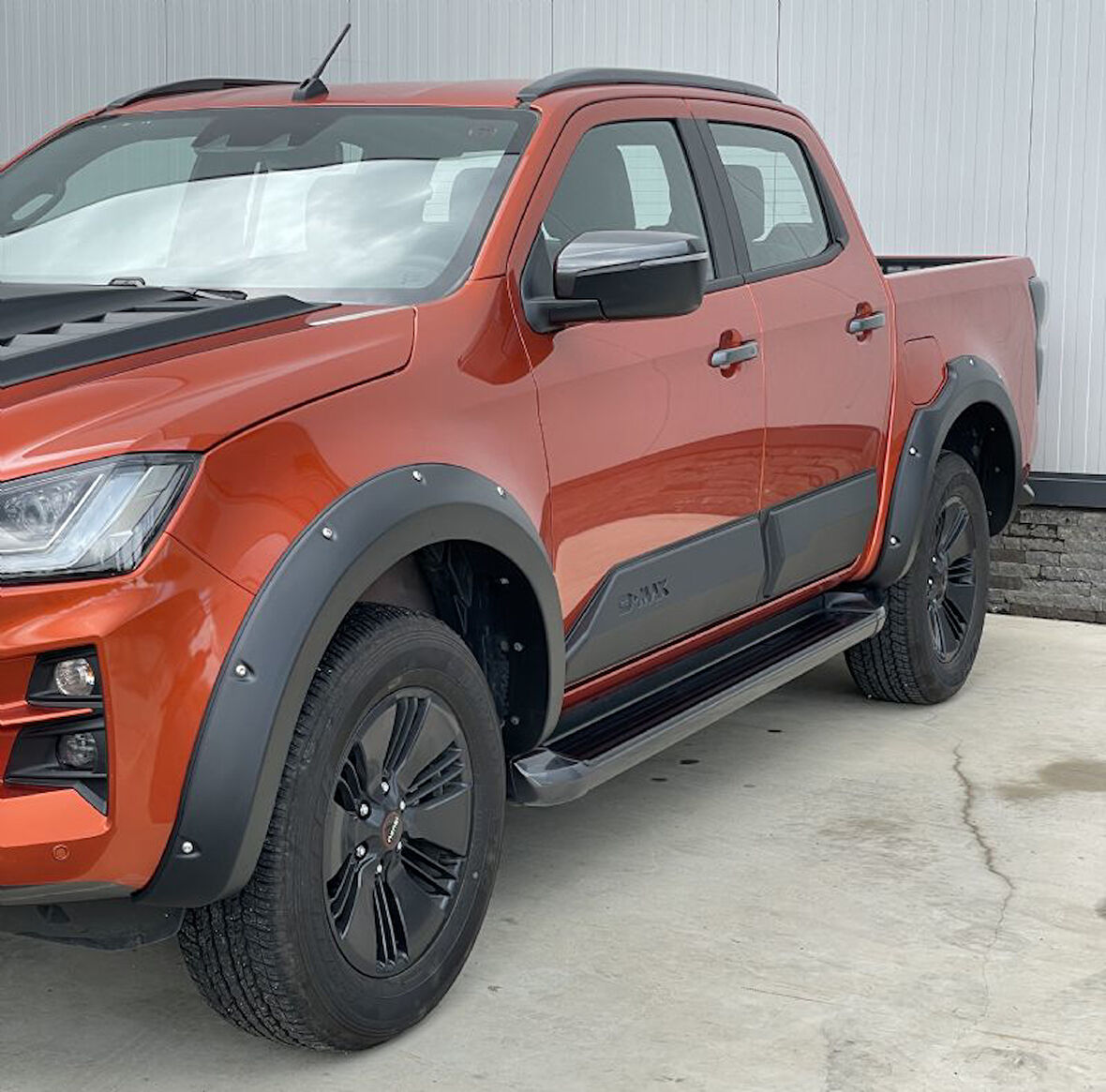 Isuzu D-Max 2020 Civatalı Çamurluk Kaplama Dodik