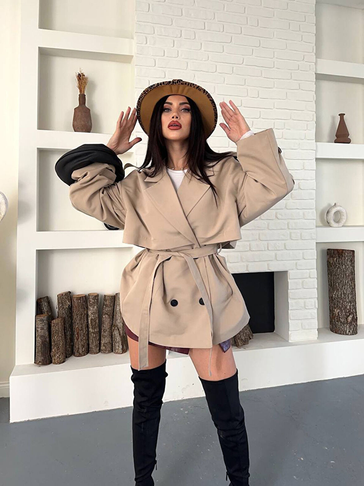 Kruvaze Yaka Düğmeli Kemerli Cepli Apoletli Kuşaklı Trençkot