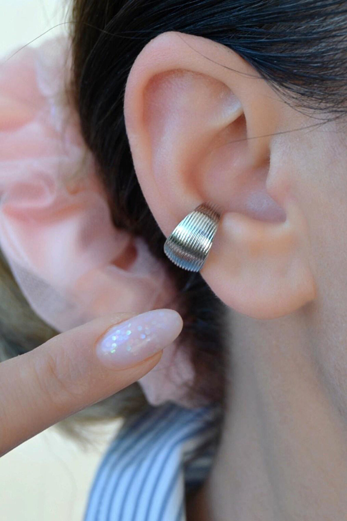 Bohem Bombeli Earcuff – Mat Geçişli Sıkıştırmalı Kıkırdak Küpesi | Rodyum Kaplama Çelik