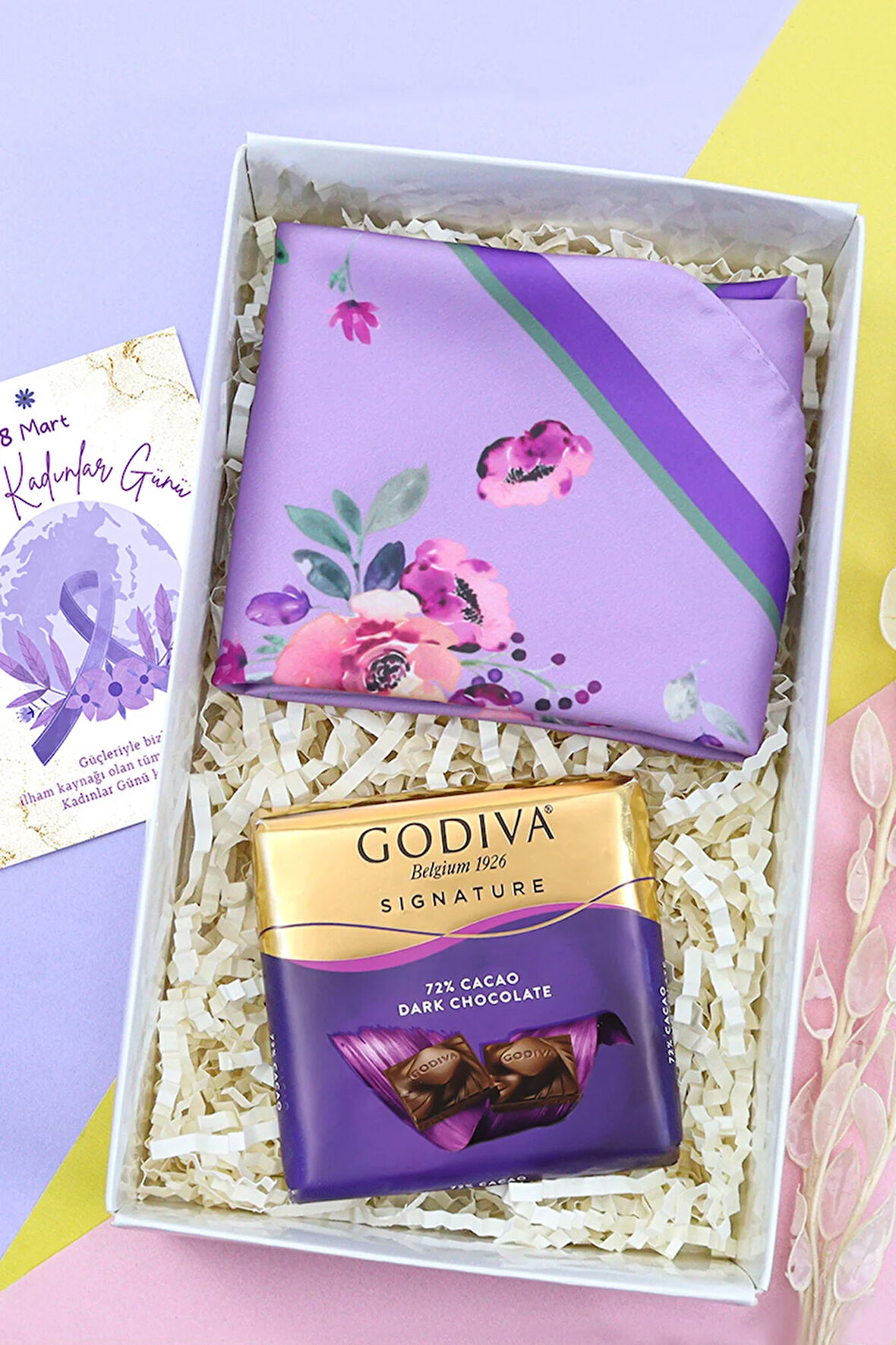 Mor Çiçekli Fular & Godiva Çikolata Hediye Seti