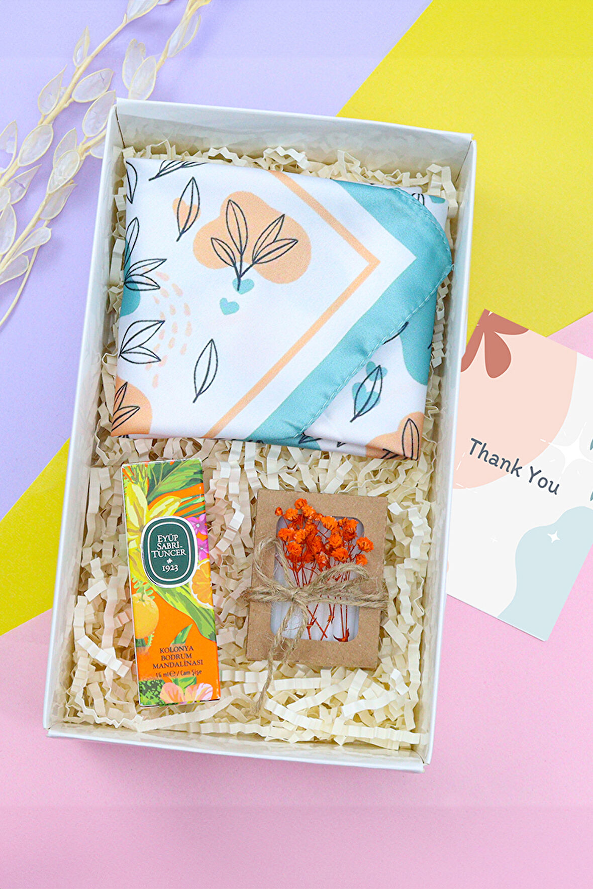 Yaprak Detaylı Fular & Mini Kolonya & Özel Kutulu Mini Sabun Hediye Seti