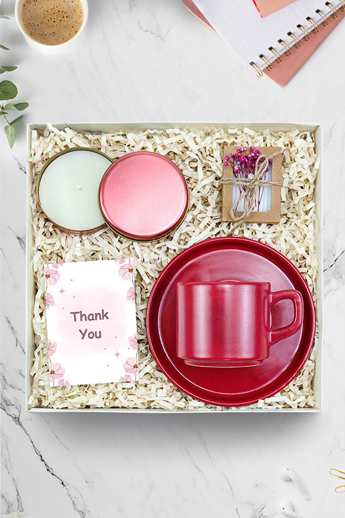 Pembe Metal Kutulu Mum & Özel Kutulu Mini Sabun & Fincan Hediye Seti