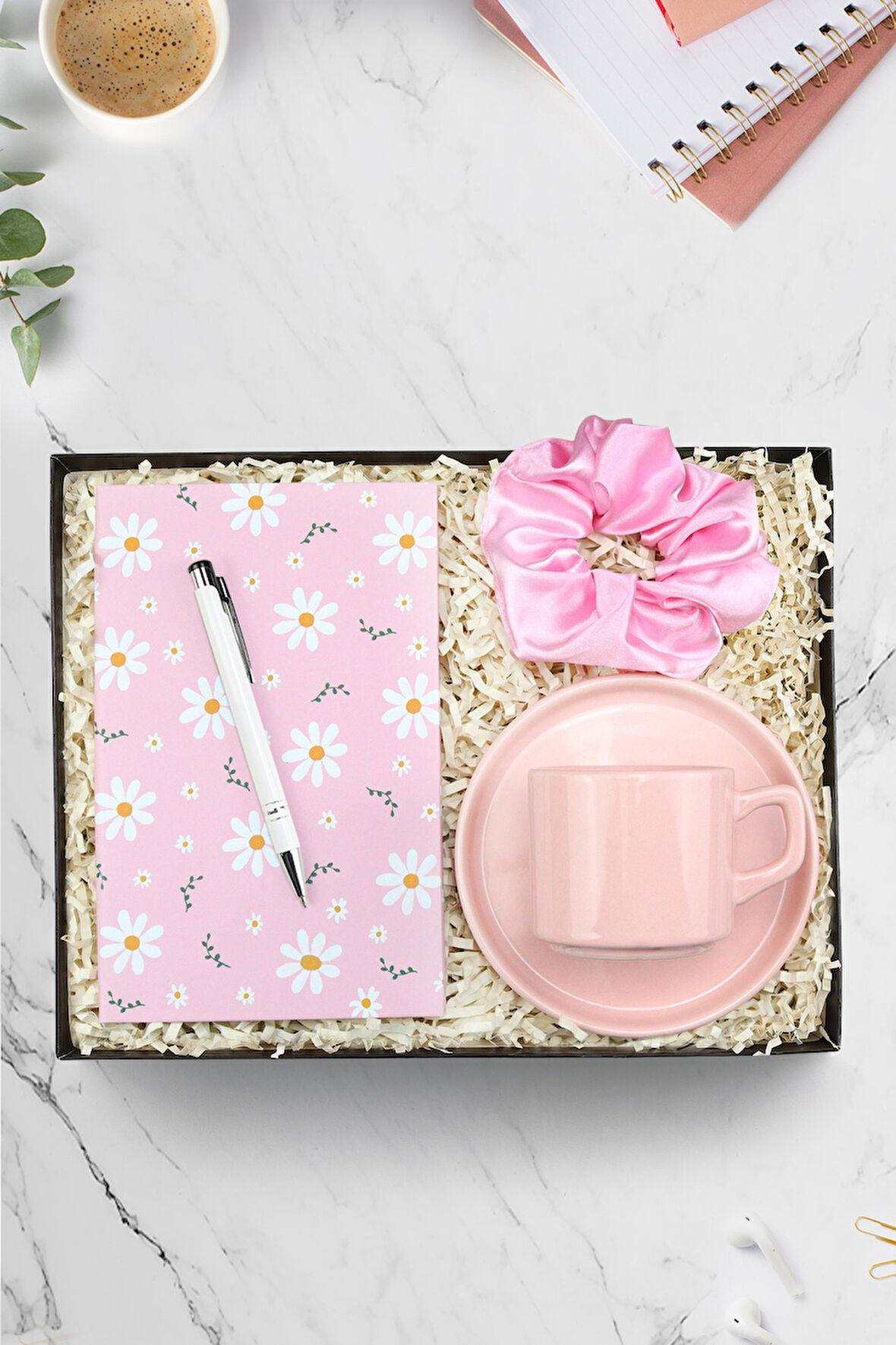 Papatya Defter & Beyaz Tükenmez Kalem & Pembe Fincan & Saten Toka Hediye Seti