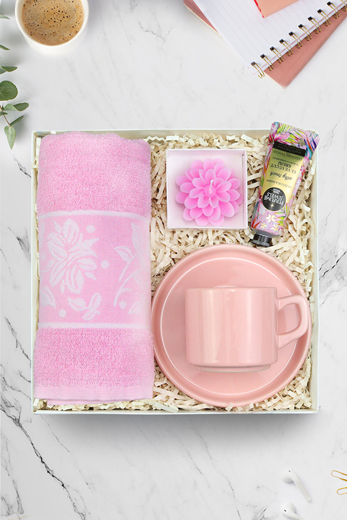 Pembe Fincan & Eyüp Sabri Tuncer El Kremi & Lotus Çiçeği Mum & Havlu Hediye Seti