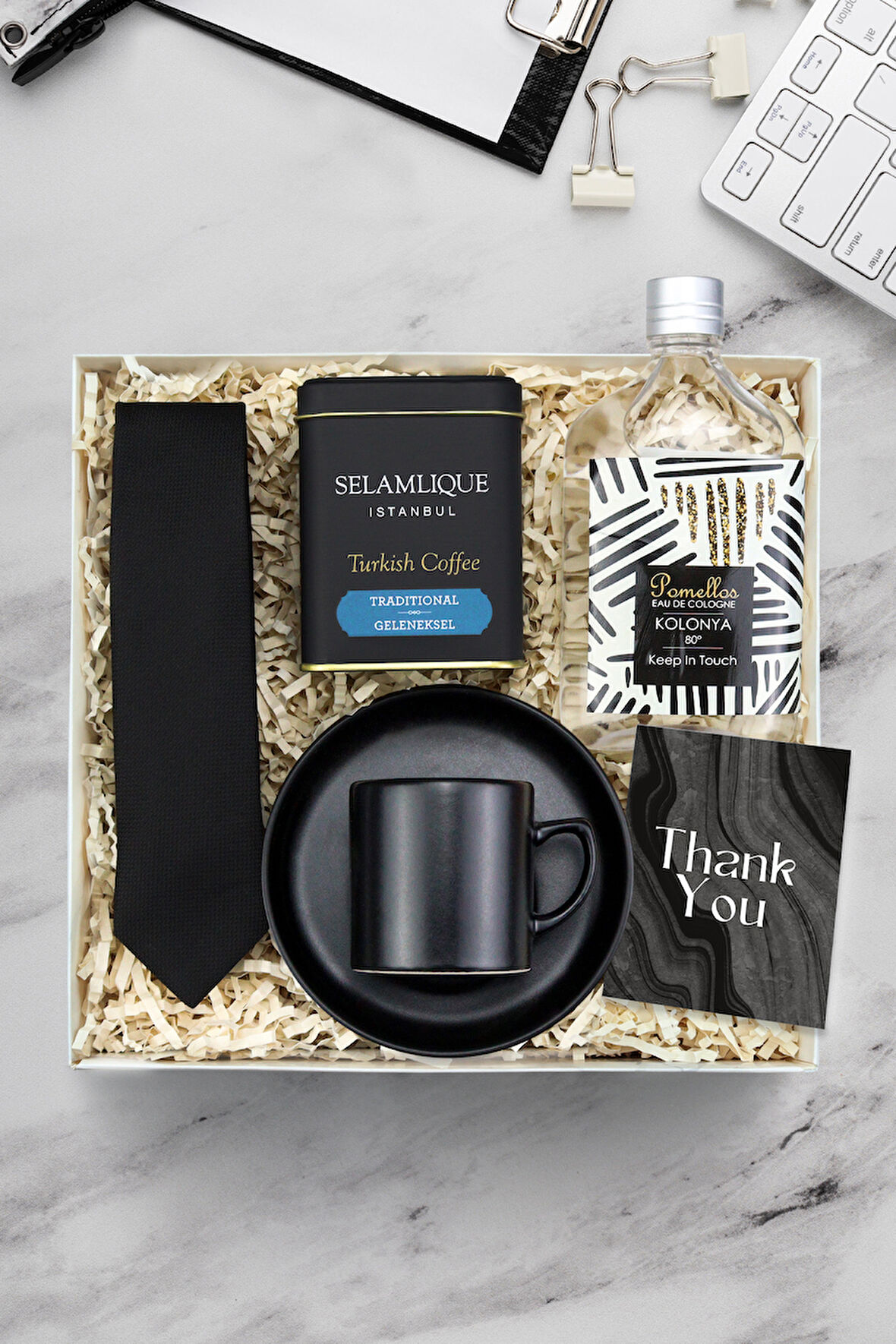 Siyah Kravat & Siyah Seramik Fincan & Selamlıque Türk Kahvesi & Pomellos Kolonya Hediye Seti