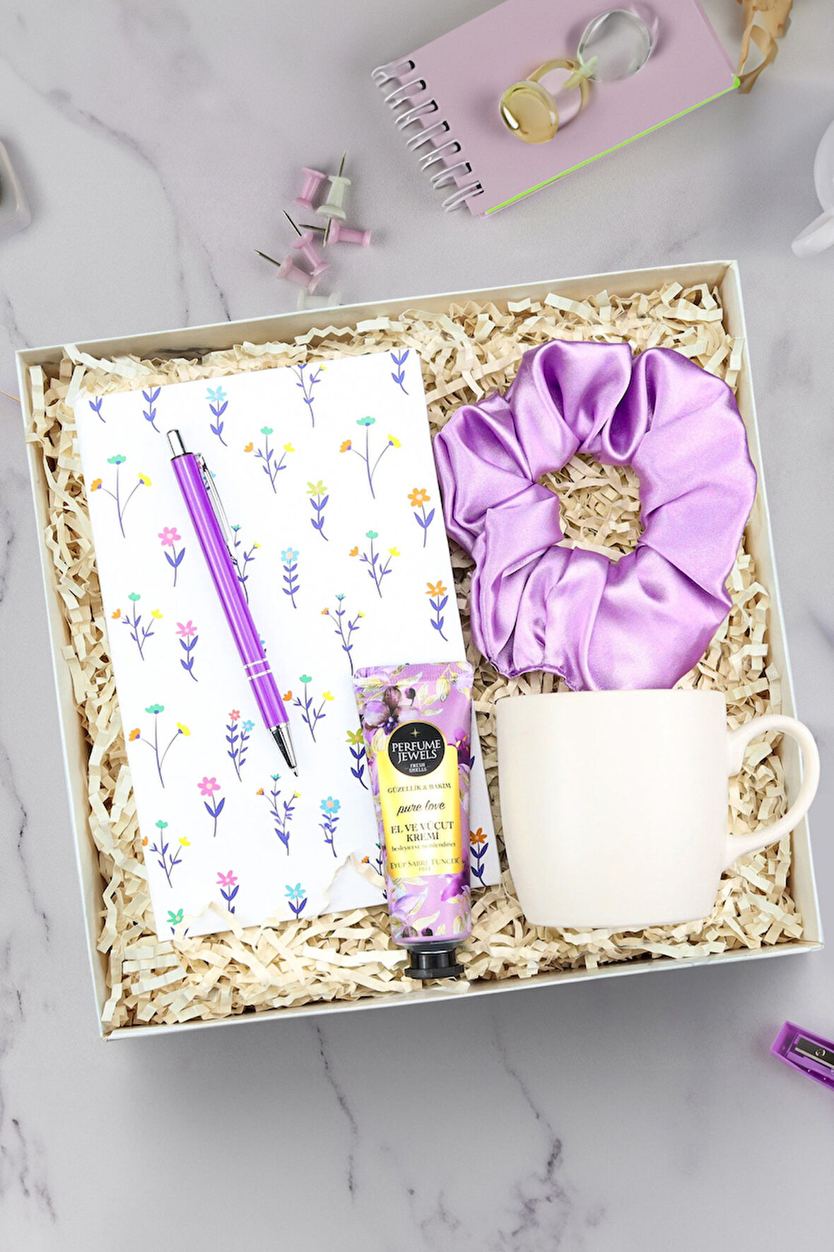 Çiçekli Tasarım Defter & Mor Tükenmez Kalem & El Kremi & Saten Toka & Beyaz Mat Kupa Hediye Seti