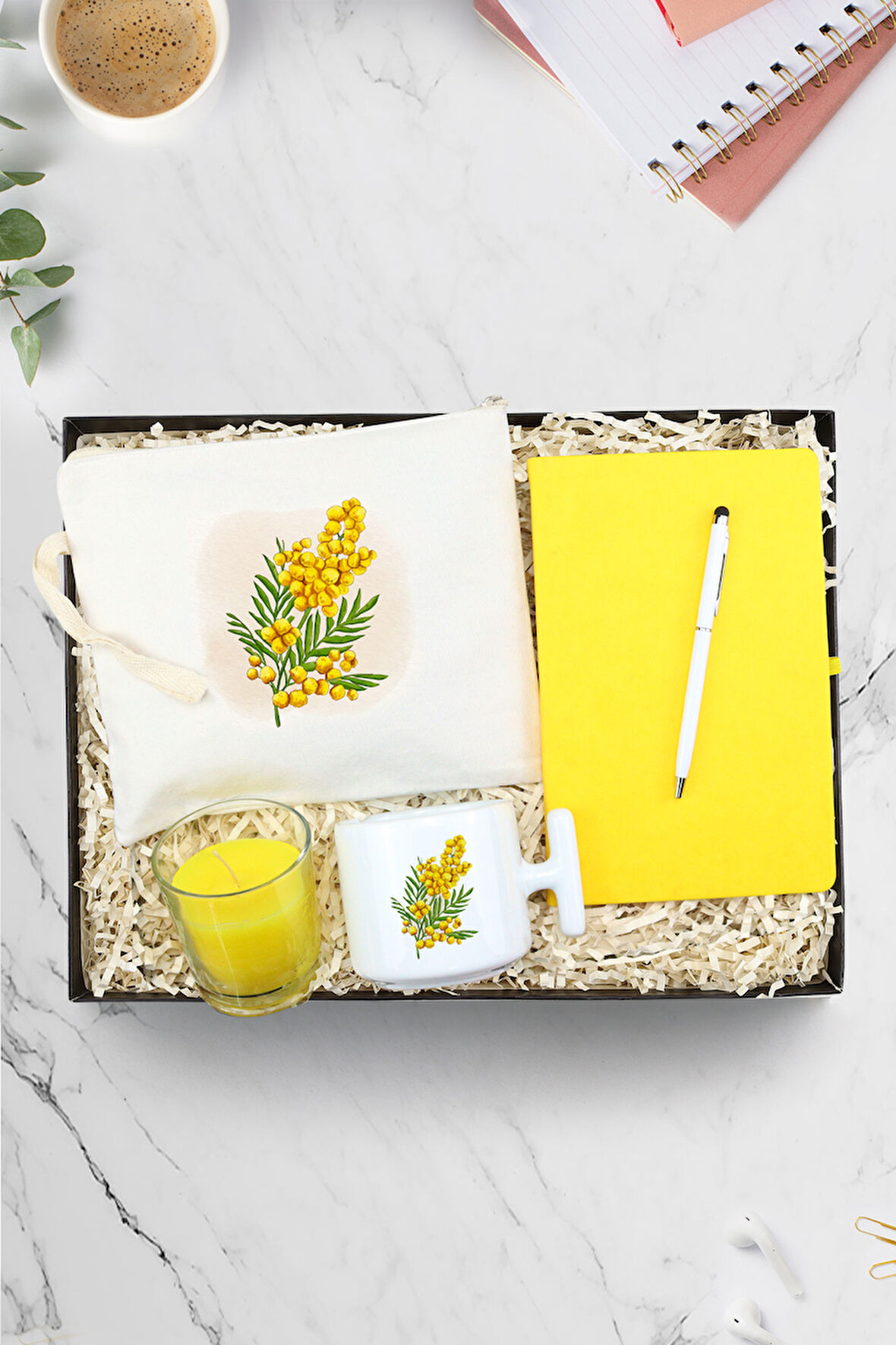 Sarı Defter & Bez El Çantası & T Kupa & Beyaz Touch Pen & Limonlu Bardak Mum Hediye Seti