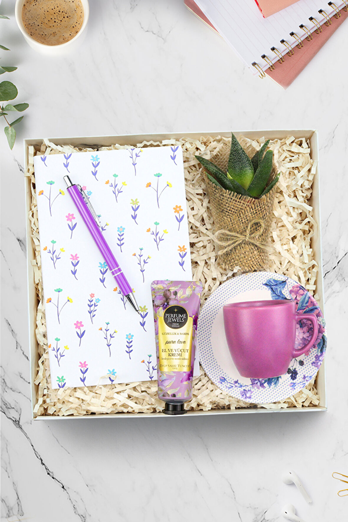 Beyaz Çiçekli Defter & Mor Tükenmez Kalem & Mor Kahve Fincan & Canlı Sukulent & El Kremi Hediye Seti