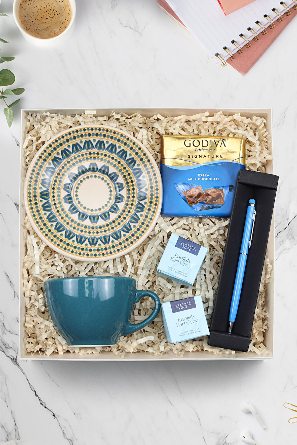 Mavi Touchpen & Godiva Çikolata & 2'li Teashop Bitki Çayı & Lacivert Çay Fincanı Hediye Seti