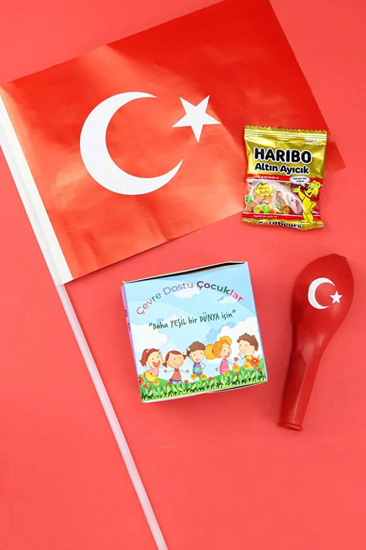 Türk Bayrağı & Mini Haribo Altın Ayıcık & Balon & Çocuk Dikim Kiti 23 Nisan Hediye Seti