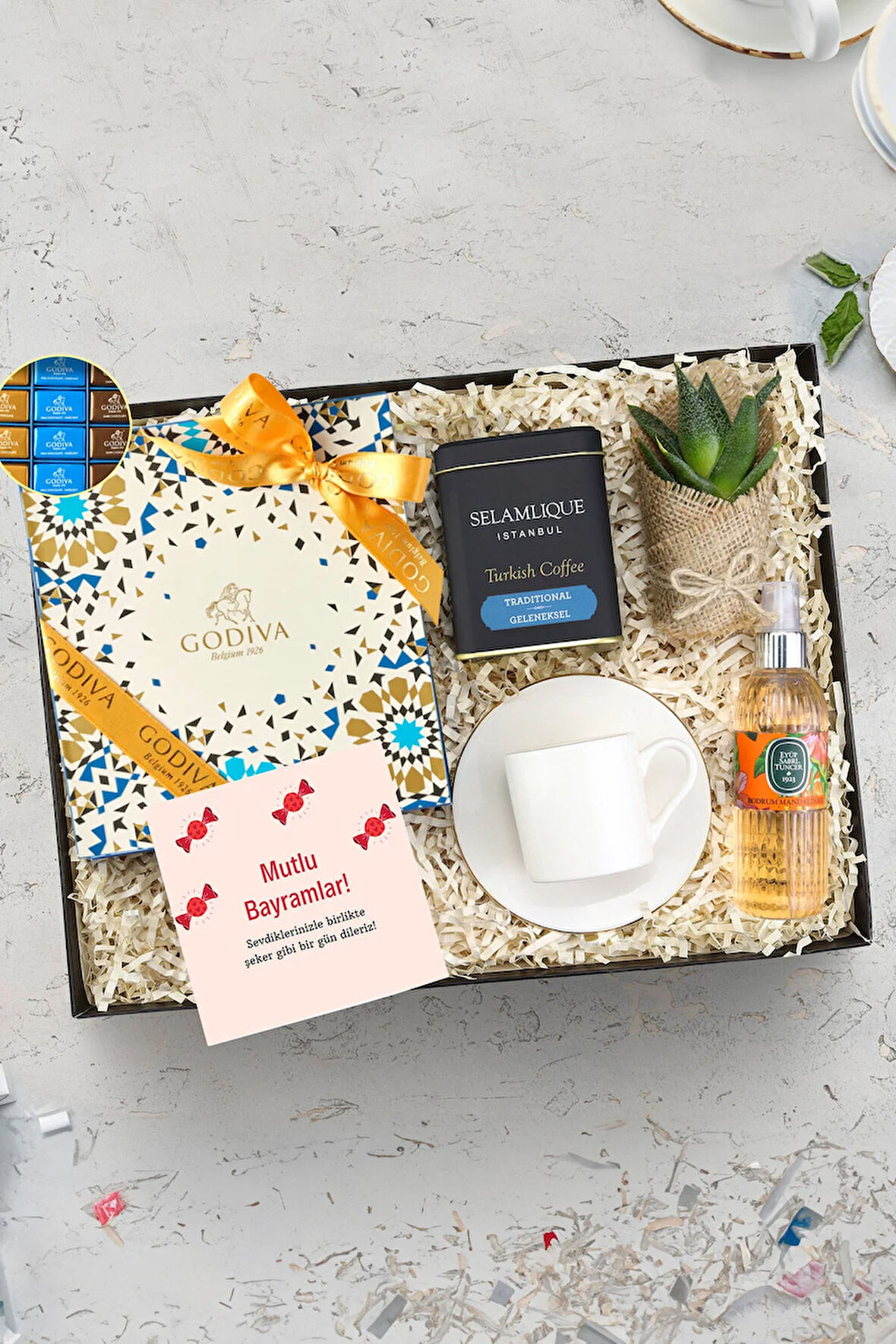 Beyaz Fincan & Çiçek & Türk Kahvesi & Bayram Çikolatası & Kolonya Hediye Seti