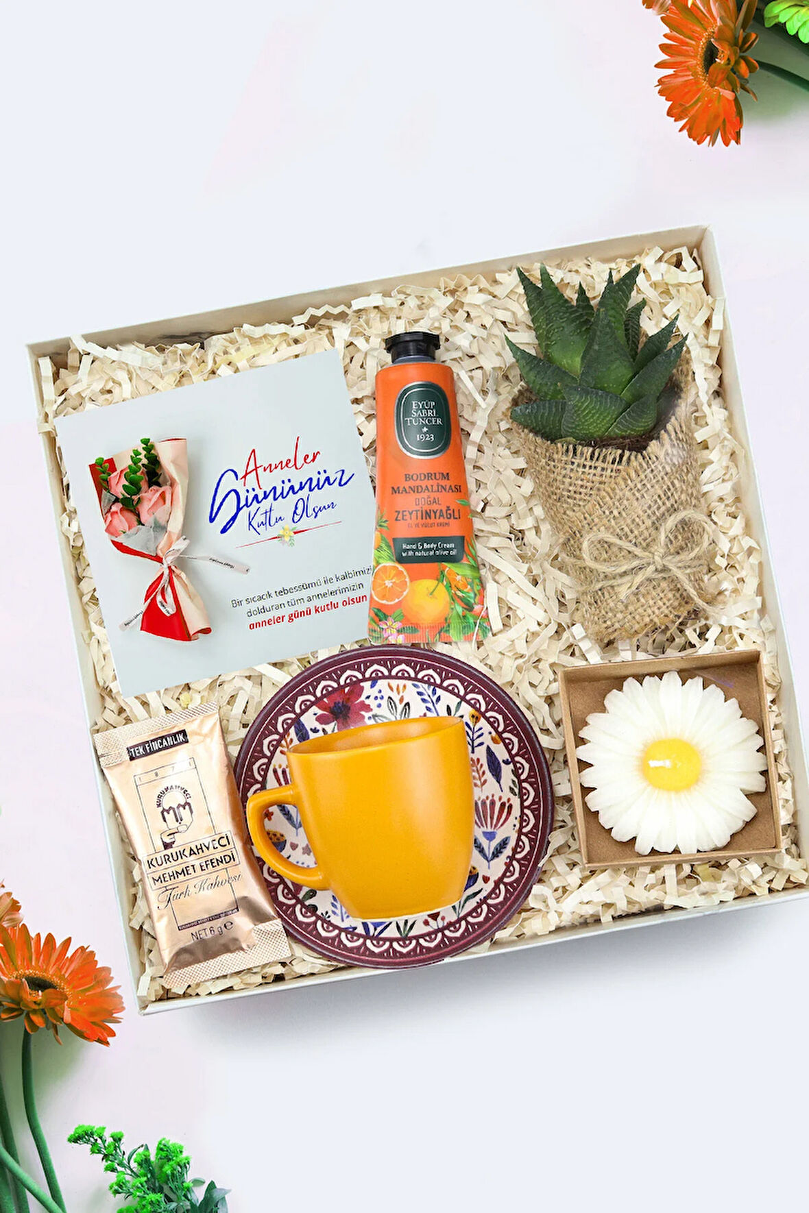 Turuncu Türk Kahvesi Fincanı & Canlı Sukulent Çiçek & Mum & Zeytinyağlı El Kremi Hediye Seti
