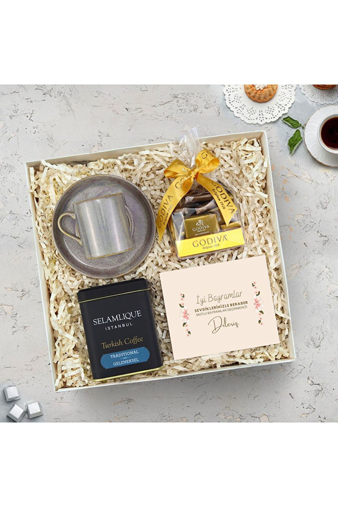 Gri Porselen Türk Kahvesi Fincan & Godiva Napoliten Çikolata & Selamlıque Türk Kahvesi Hediye Seti