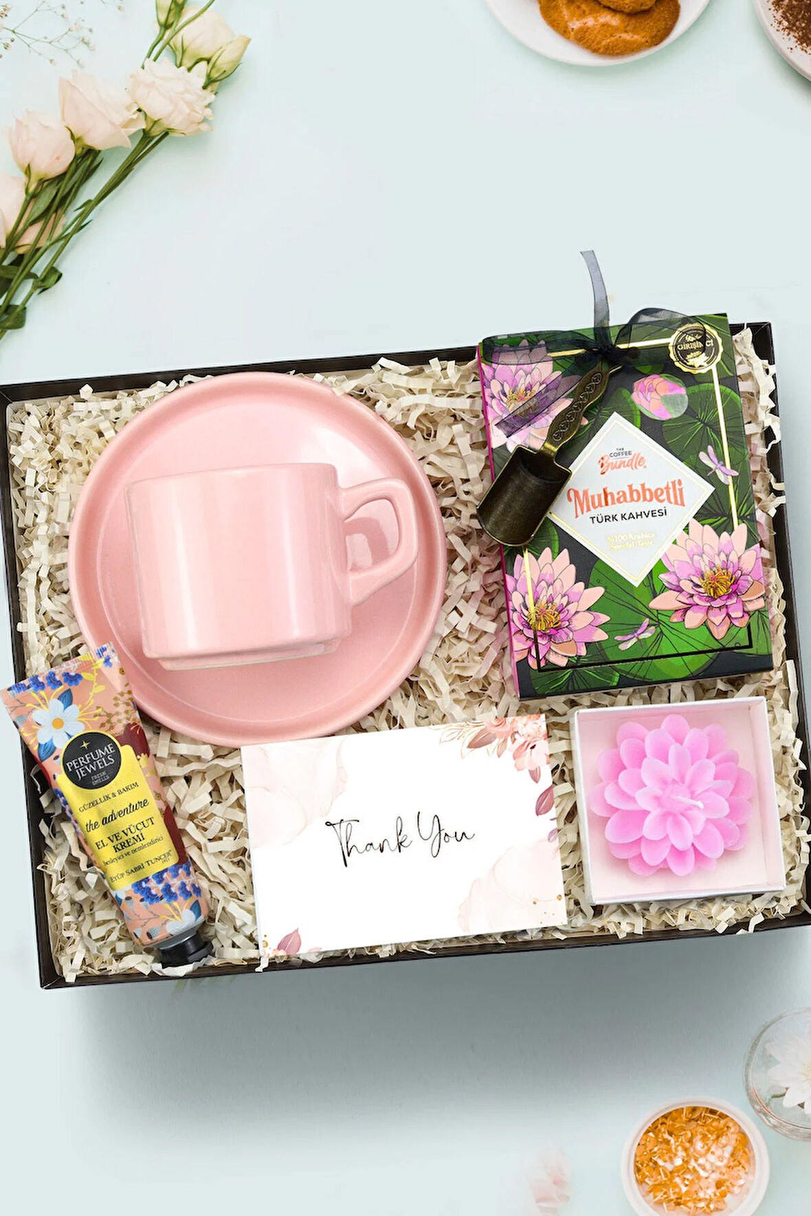 Pembe Fincan & Eyüp Sabri Tuncer El Kremi & Lotus Mum & Muhabbetli Türk Kahvesi Hediye Seti