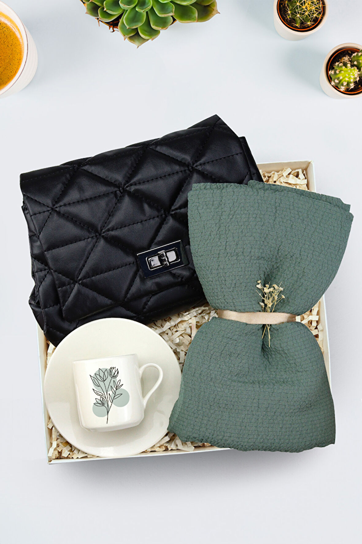 Tasarım Fincan & Siyah Kadın Çanta & Şal Hediye Seti