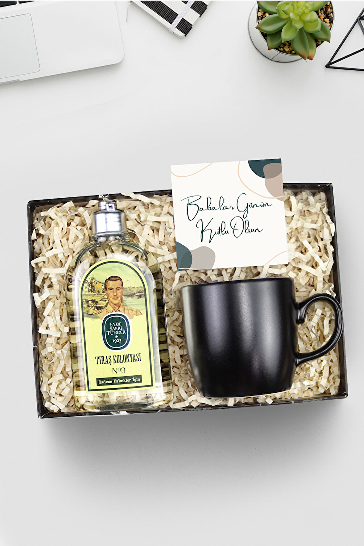 Siyah Mat Kupa & Eyüp Sabri Tuncer Tıraş Kolonyası Hediye Seti