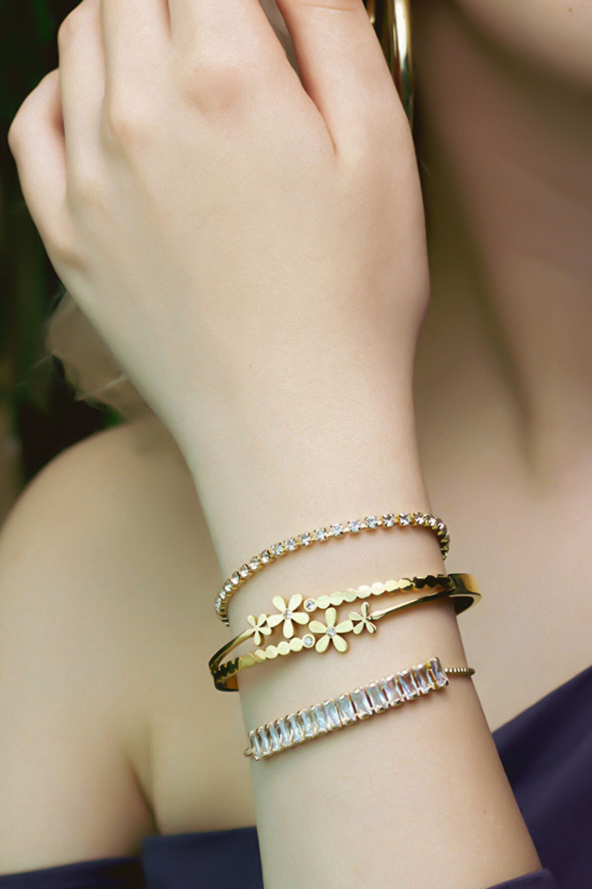 Taş Detaylı Kelepçe Bileklik & Çiçekli Bileklik & Suyolu Bileklik Takı Seti