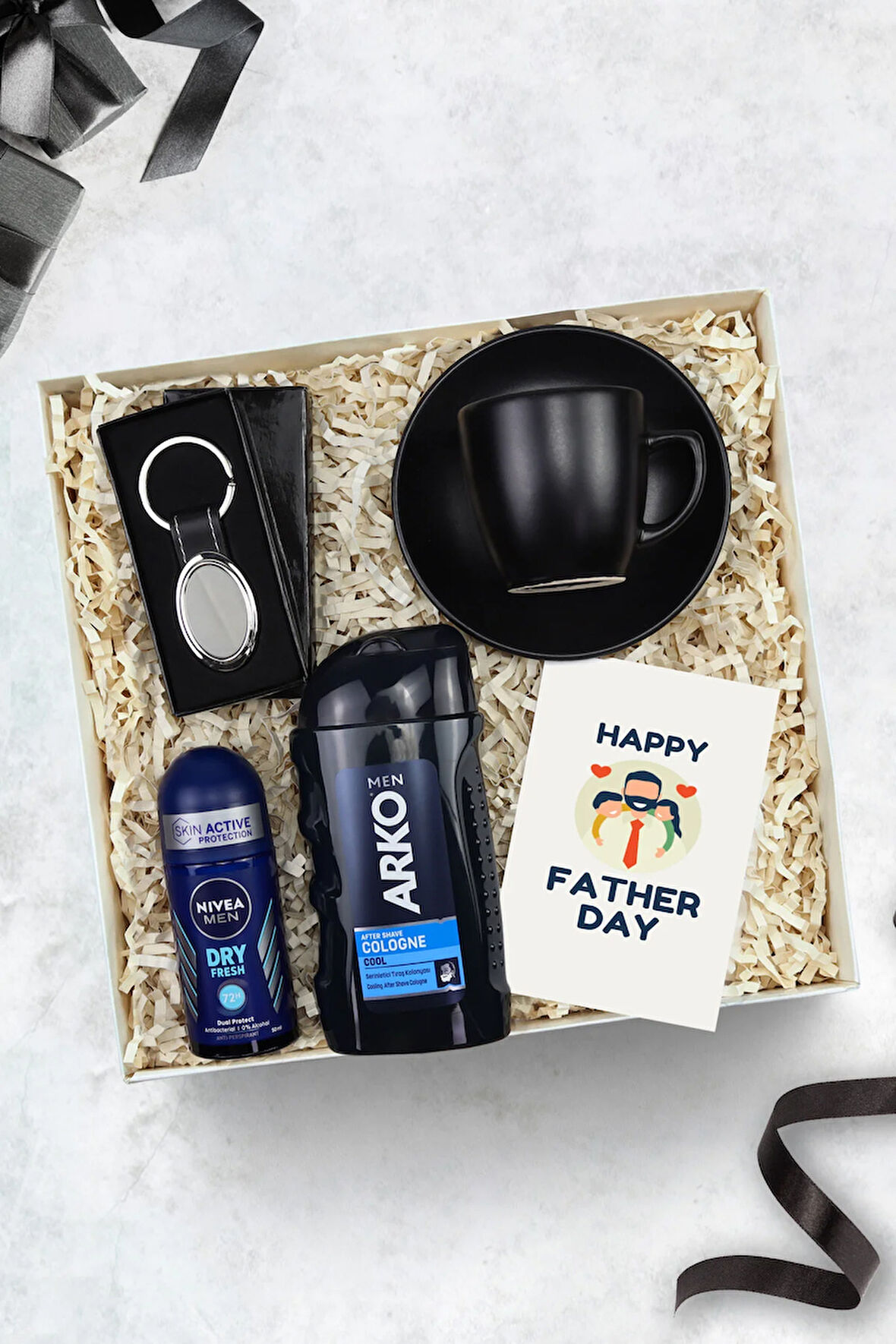 Babalar Gününe Özel Fincan &  Anahtarlık & Tıraş Kolonyası & Erkek Roll-on Deodorant Hediye Seti