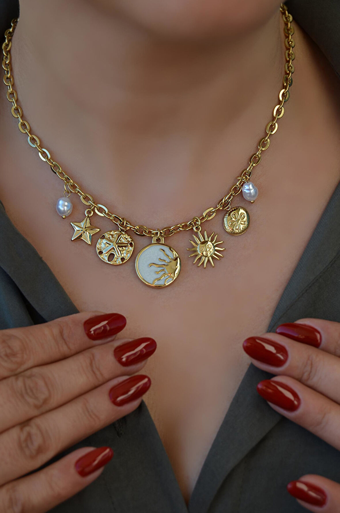 Güneş İnci ve Yıldız Charmlı Çelik Kolye Gold Renk Güneş Detaylı Choker