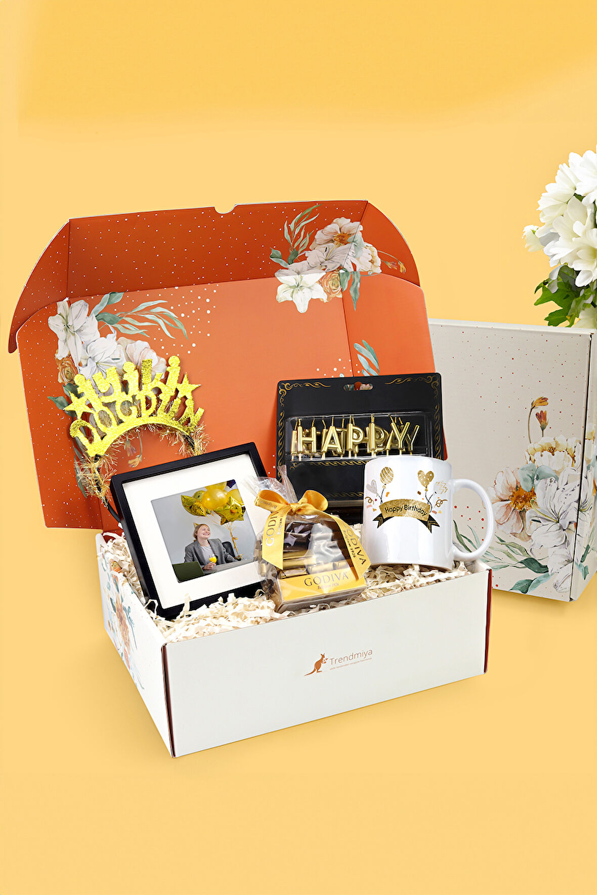 Doğum Gününe Özel Kupa & Harf Mum & İyi Ki Doğdun Taç & Çerçeve & Godiva Napoliten Çikolata