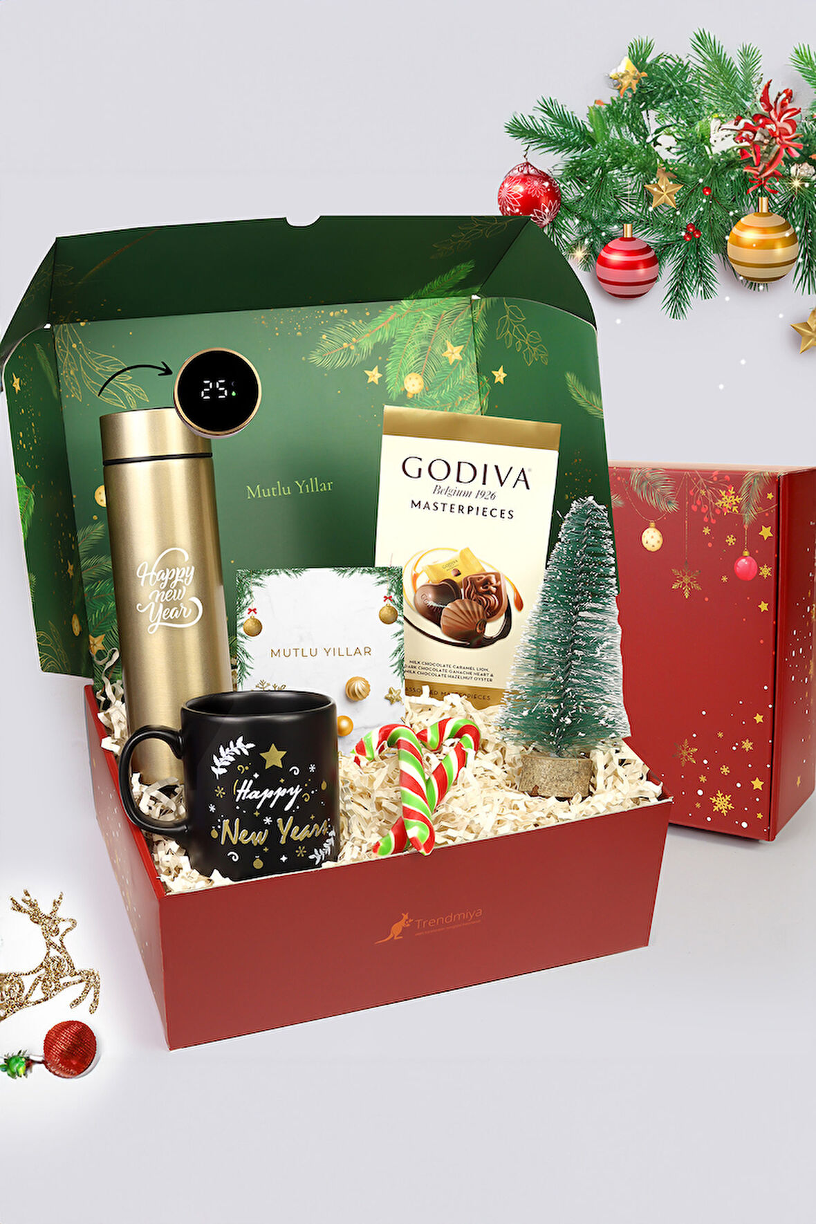 Dereceli Termos & Happy New Year Kupa & 2'li Baston Şeker & Mini Çam Ağacı & Godiva Çikolata