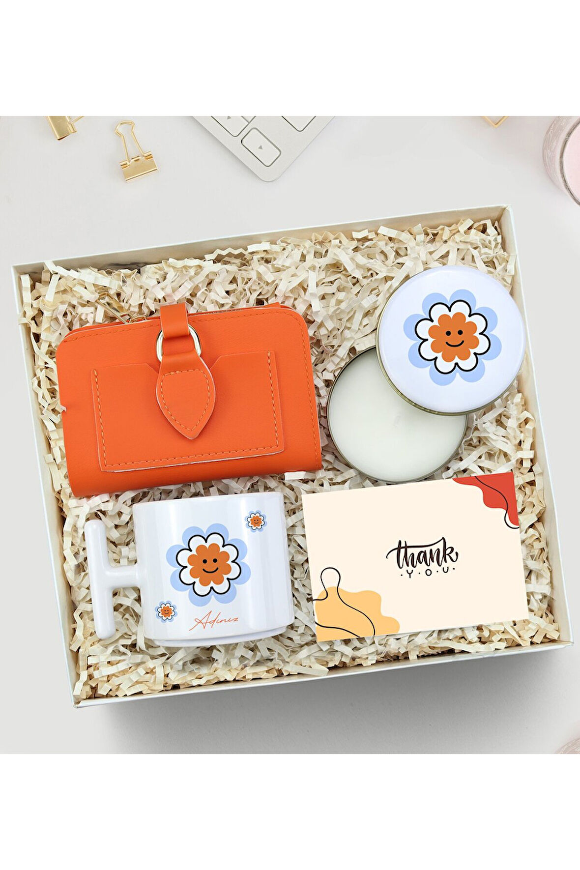 T Kupa & Kutulu Mum & Kartlık Cüzdan Hediye Seti