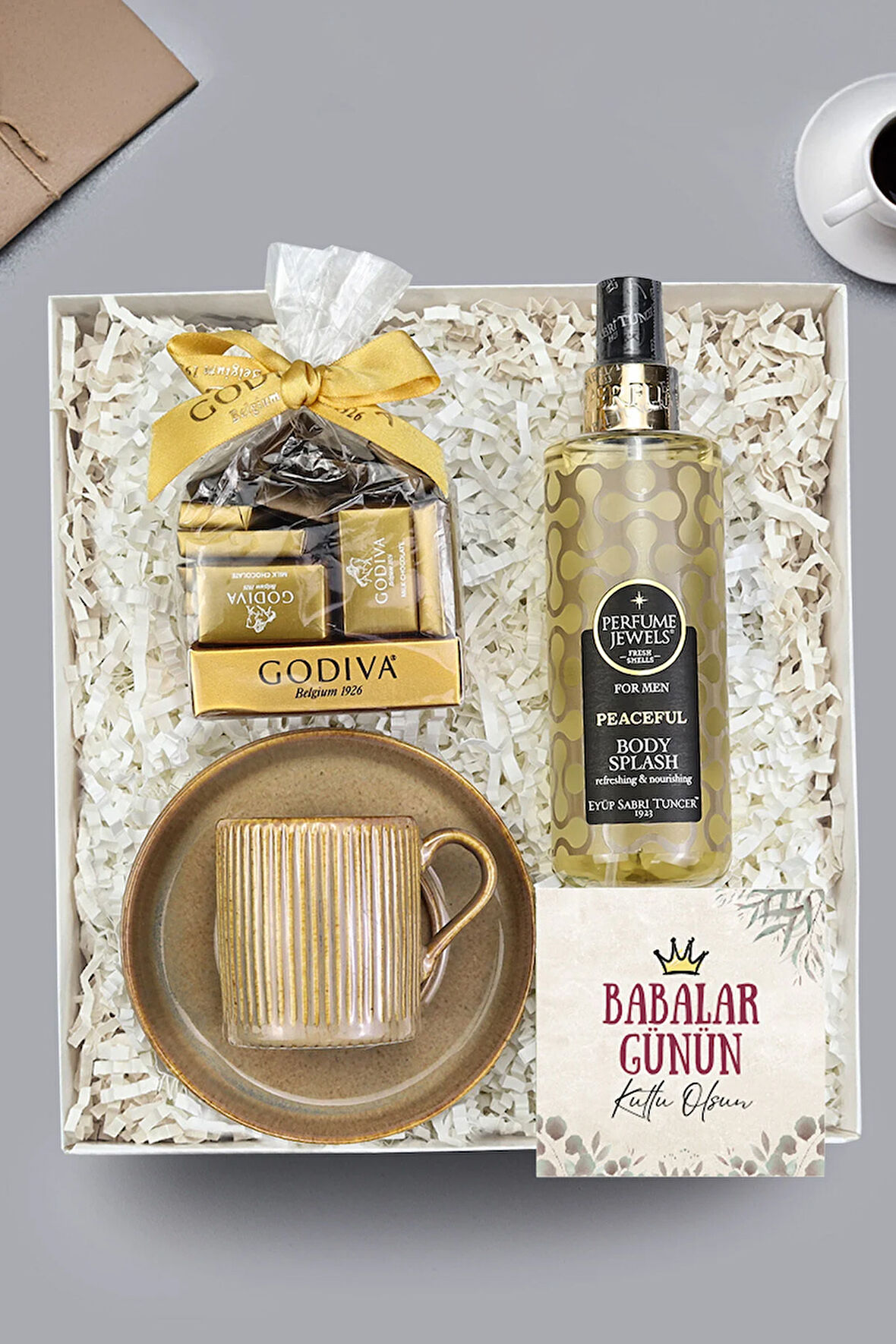 Eyüp Sabri Tuncer Erkek Vücut Spreyi & Godiva Napoliten Çikolata & Porselen Fincan Hediye Seti