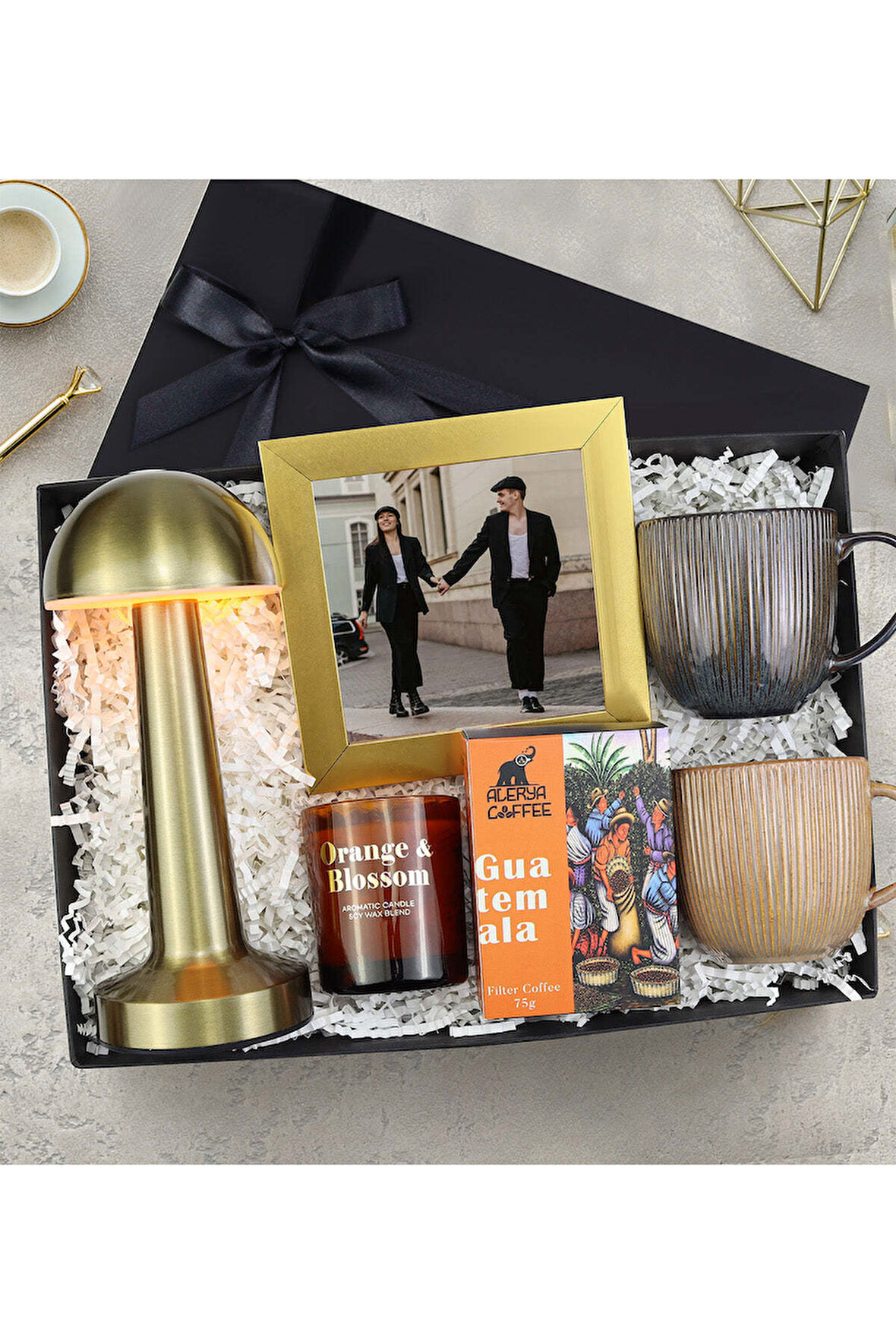 Gold Mantar Masa Lambası & Porselen Kupa & Mum & Gold Çerçeve & Filtre Kahve Premium Hediye Seti
