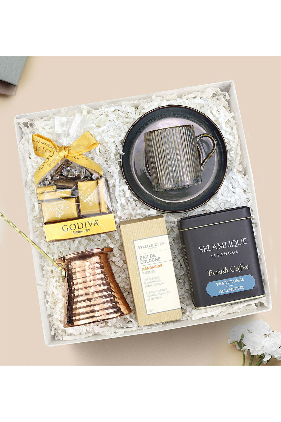 Bakır Cezve & Porselen Fincan & Napoliten Çikolata & Kolonya & Türk Kahvesi Hediye Seti