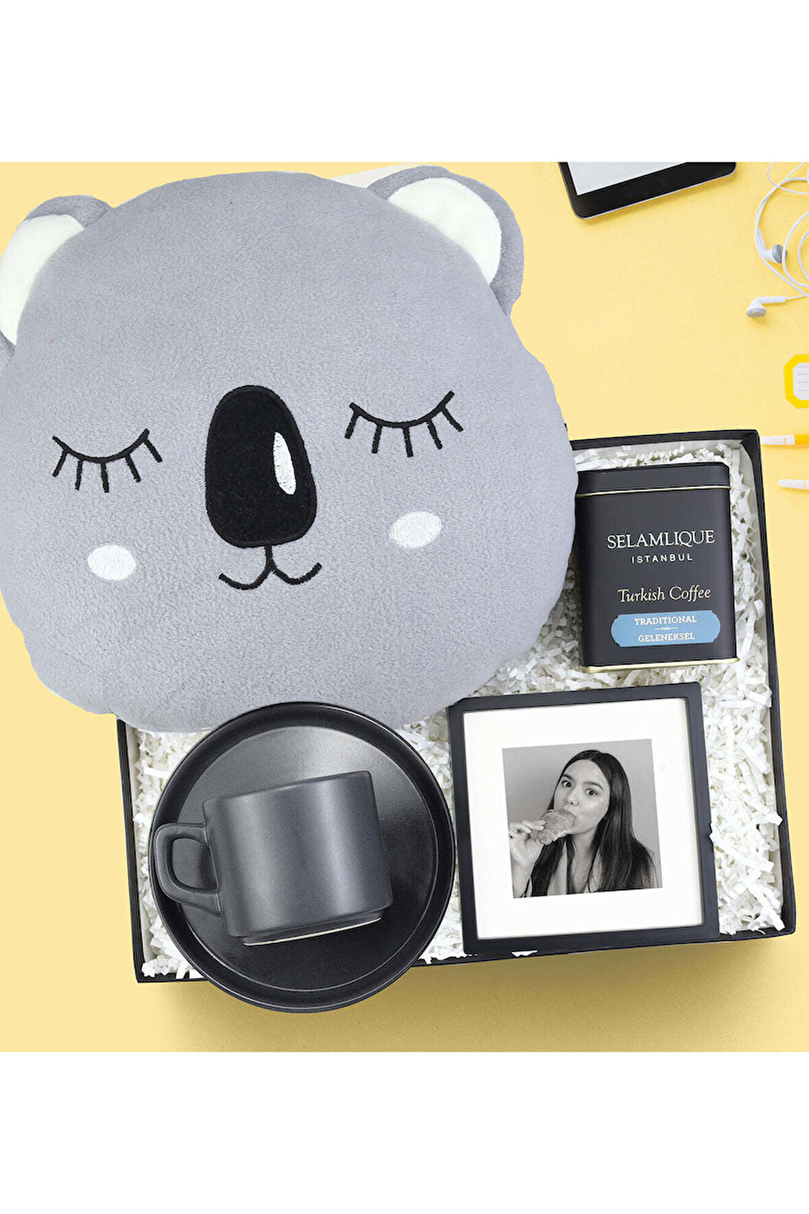 Peluş Koala Yastık & Çerçeve & Fincan & Selamlıque Türk Kahvesi Hediye Seti