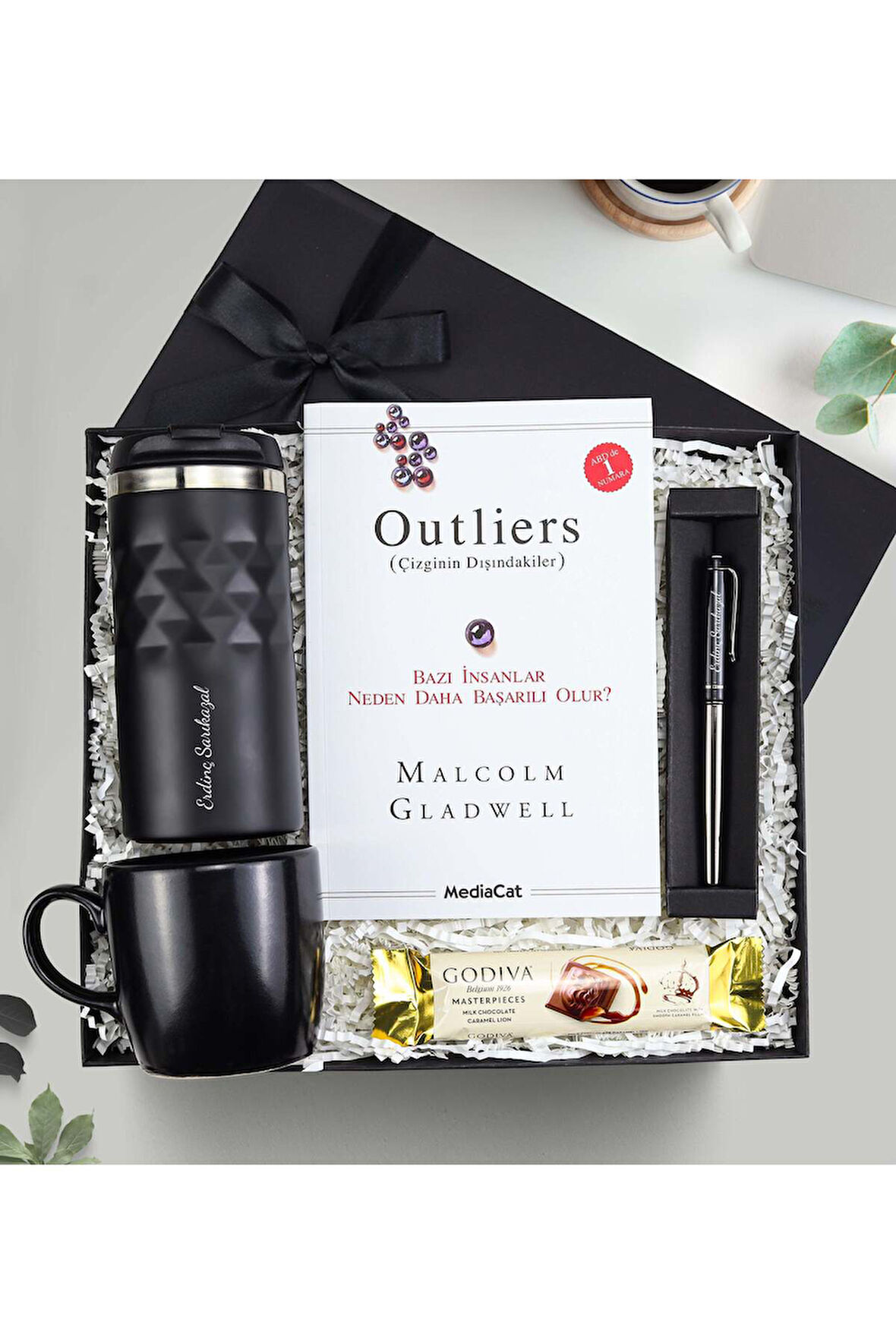 Kristal Termos & Outliers Kitap & Siyah Kupa & Metalik Roller Kalem & Godiva Çikolata Hediye Seti