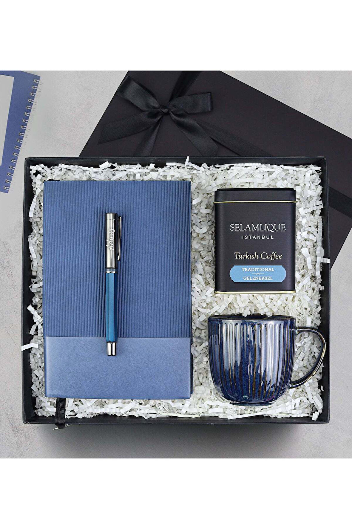 Esnek Kapak Lacivert Defter & Mavi Metal Roller Kalem & Selamlıque & Porselen Kupa Hediye Seti