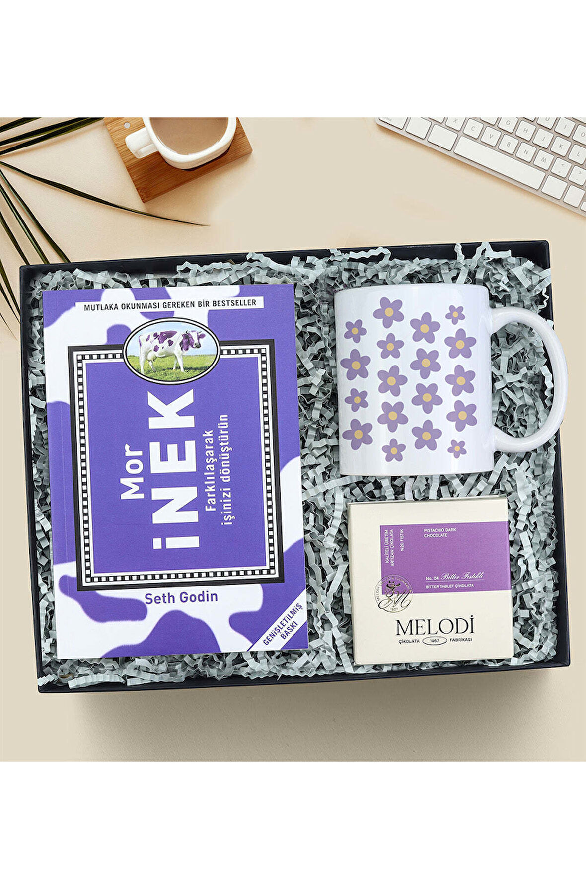 Mor İnek Kitabı & Kupa & Melodi Çikolata Hediye Seti