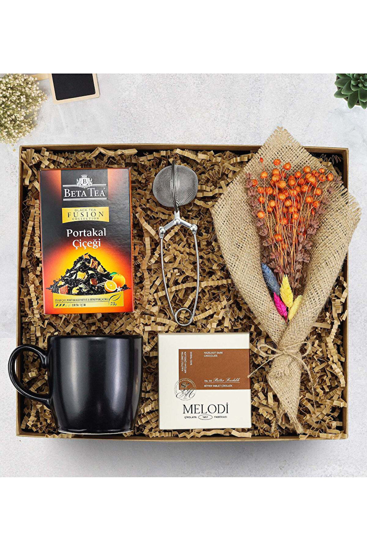 Beta Tea & Çiçek Buketi & Demleme Aparatı & Melodi Çikolata & Kupa Hediye Seti
