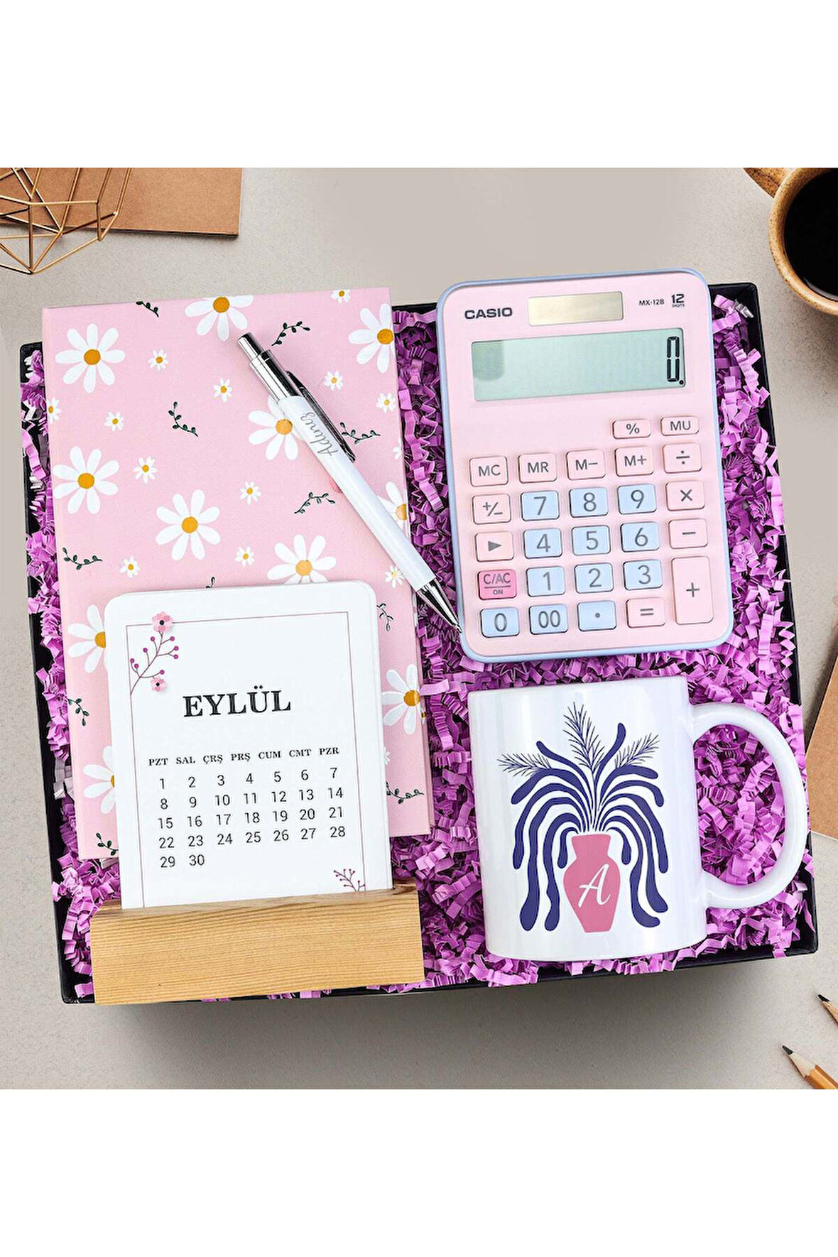 Defter & Beyaz Tükenmez Kalem & Hesap Makinesi & Takvim & Kupa Hediye Seti