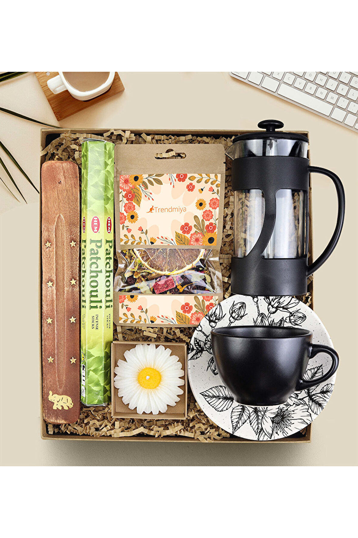 Tütsü & Siyah Çay Fincanı & French Press & Bitki Çayı & Papatya Mum Hediye Seti