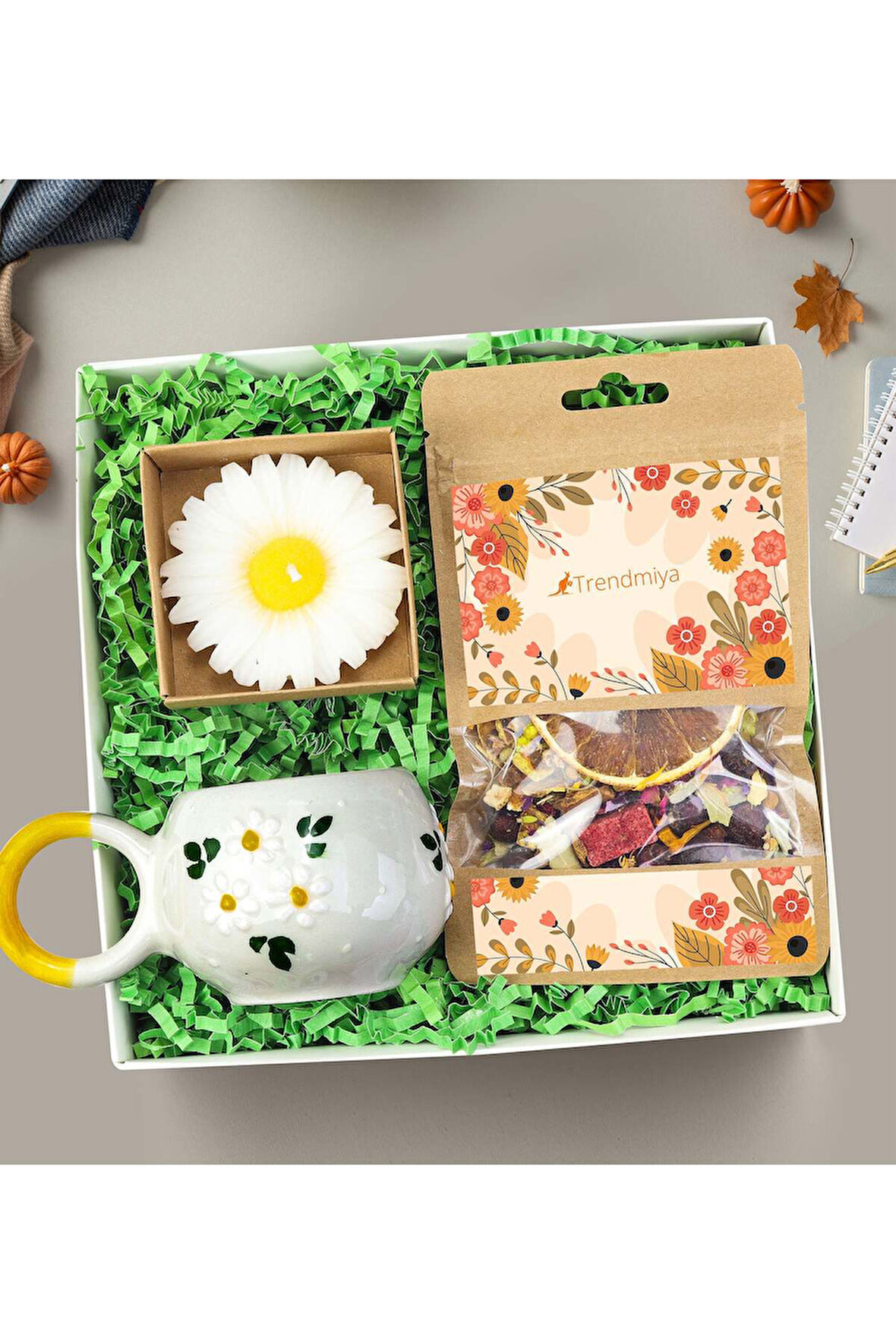 Bitki Çayı & El Yapımı Kupa & Papatya Mum Hediye Seti