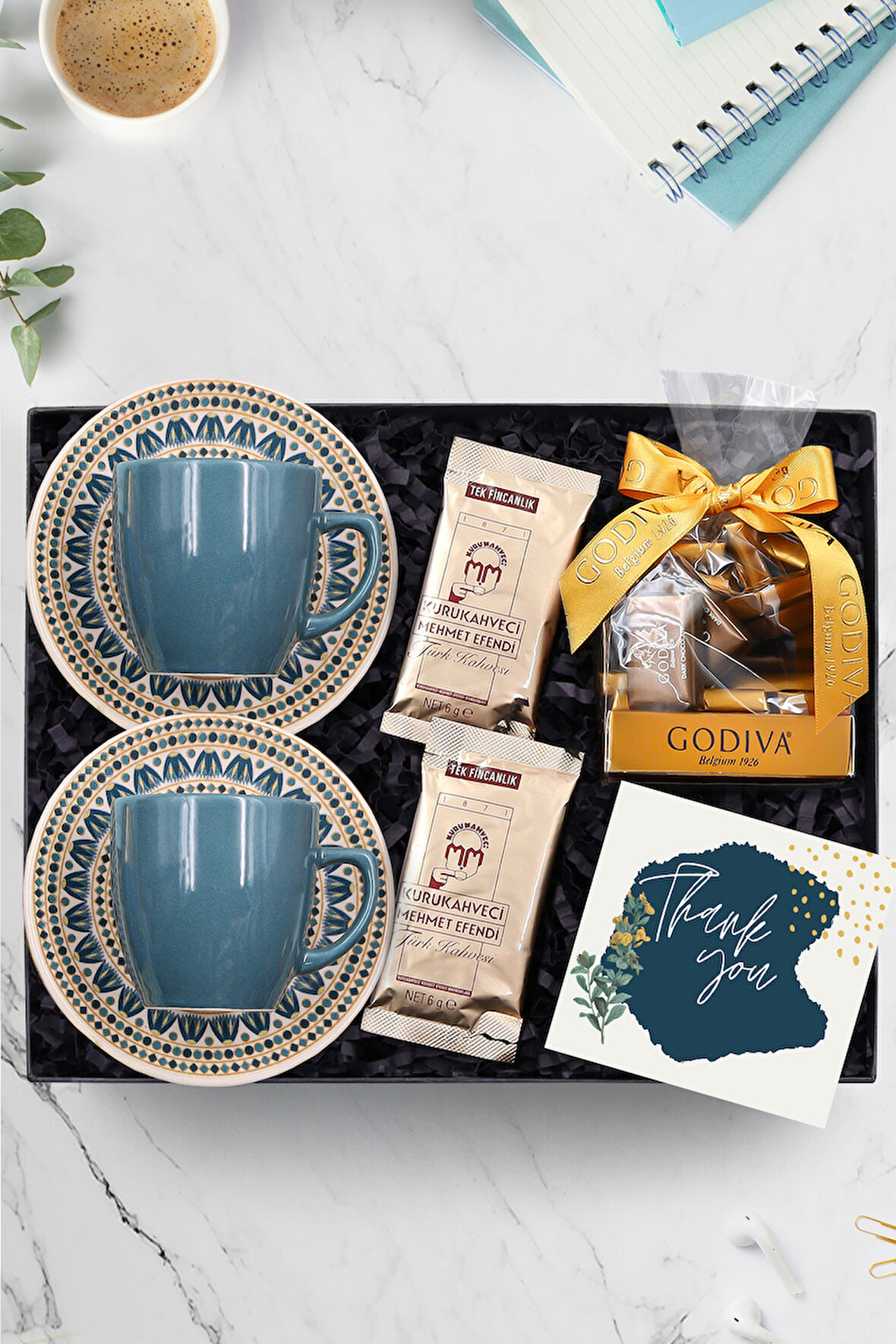 2'li Mavi Türk Kahvesi Fincanı & 2'li Türk Kahvesi & Godiva Napoliten Çikolata Hediye Seti