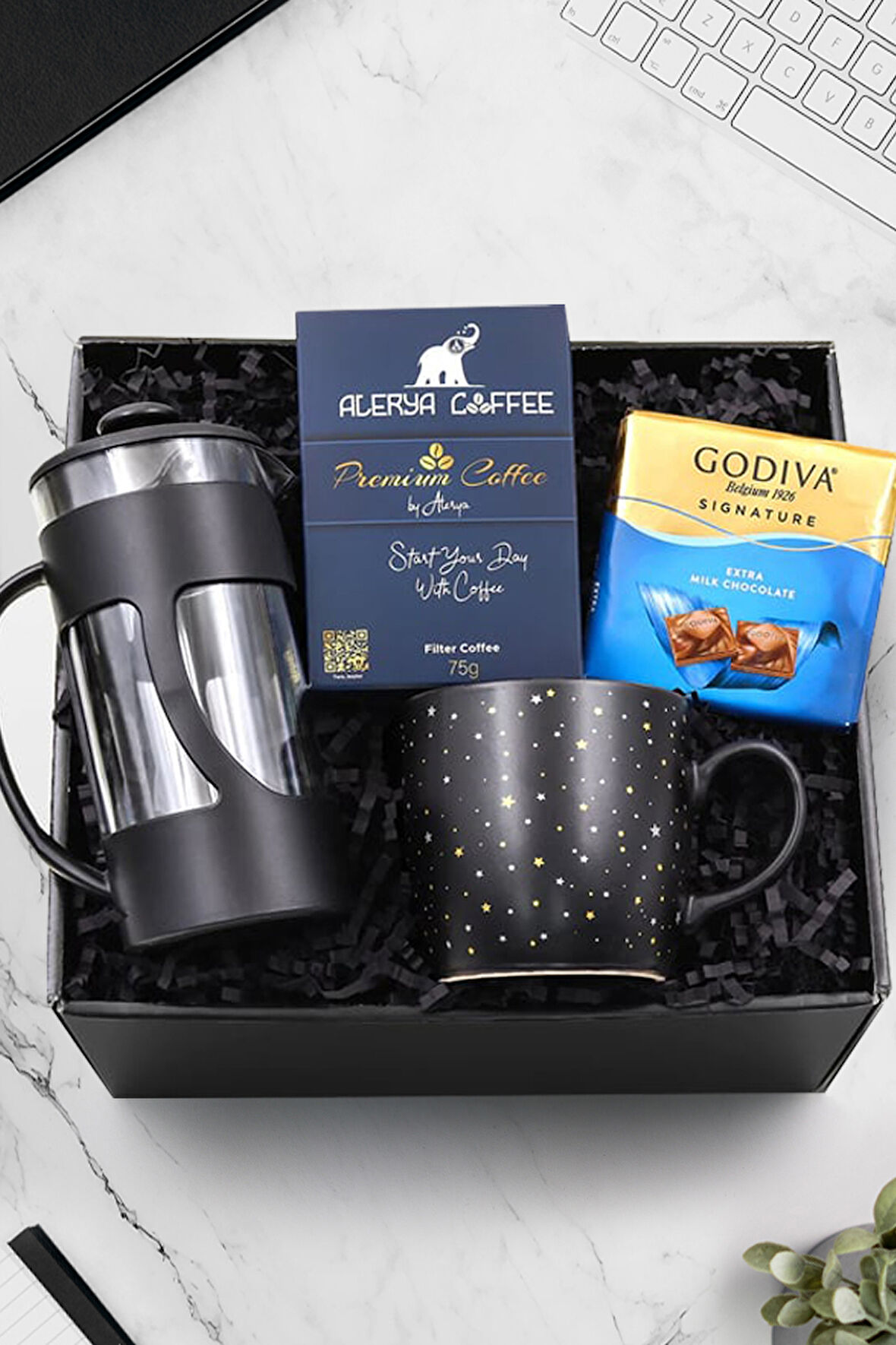 Siyah French Press & Yıldızlı Kupa & Alerya Premium Filtre Kahve & Godiva Çikolata Hediye Seti