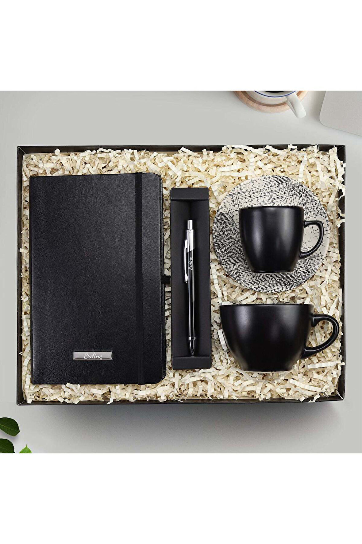 Kişiye Özel Siyah Defter & Siyah Mat Fincan & Siyah Tükenmez Kalem & Siyah Çay Fincanı Hediye Seti