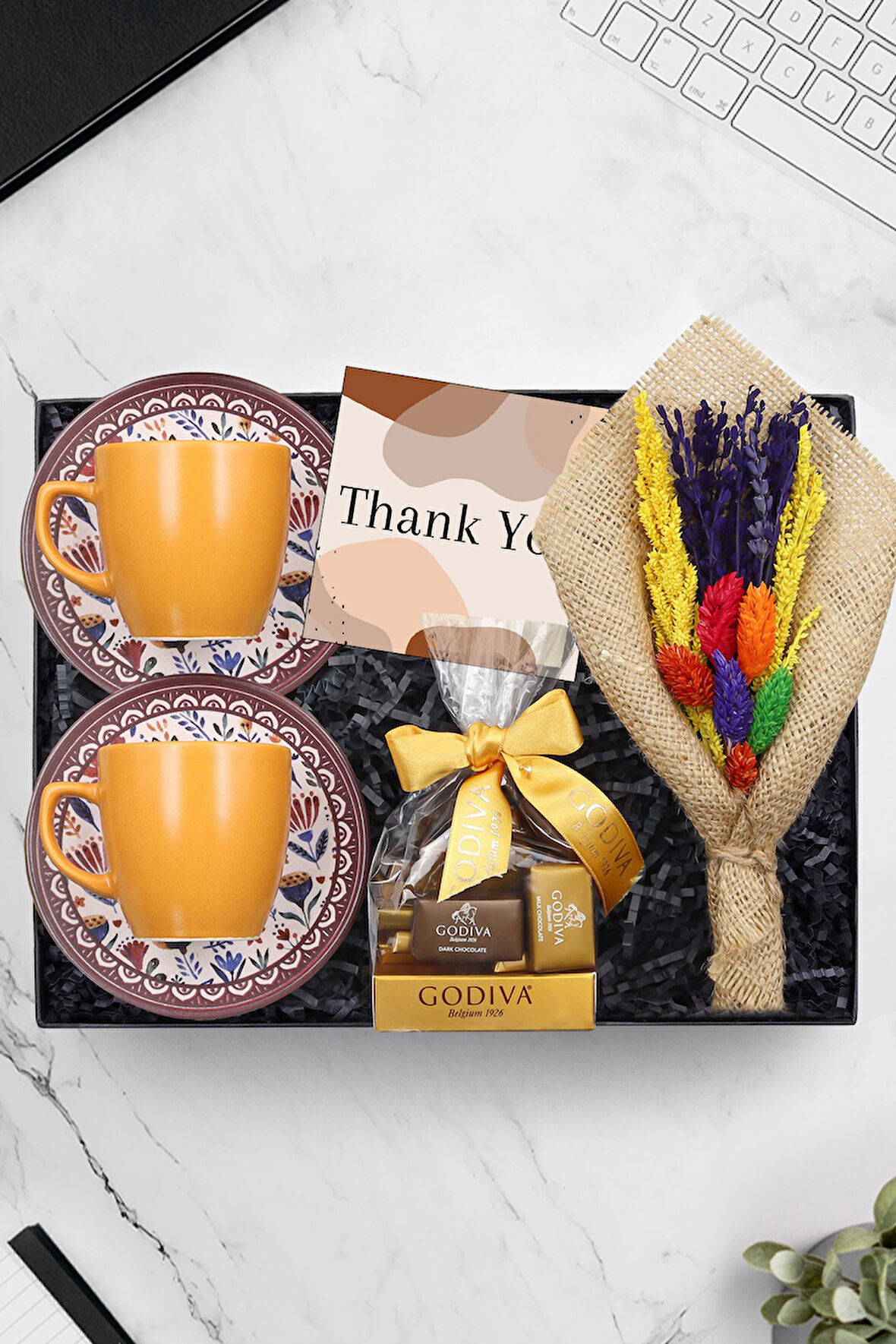 2'li Turuncu Türk Kahvesi Fincanı & Godiva Napoliten Çikolata & El Yapımı Buket Çiçek Hediye Seti