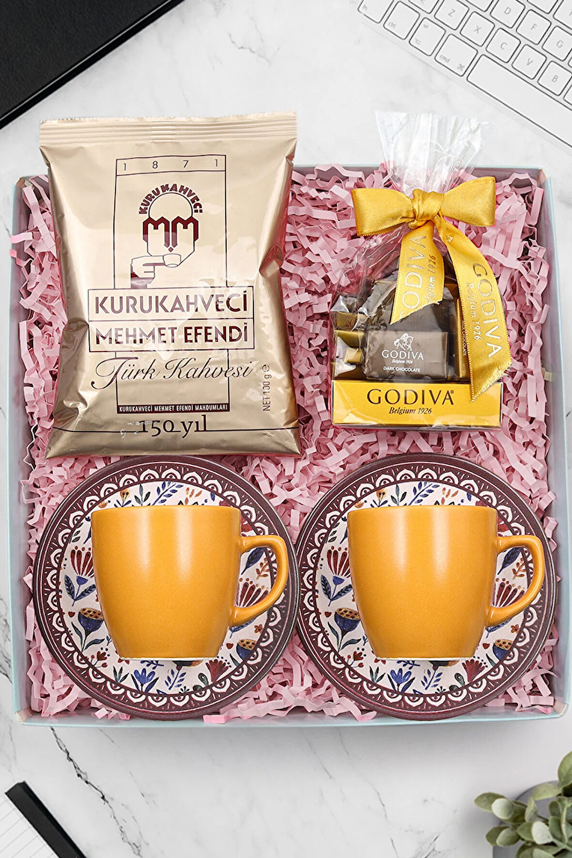 Turuncu Türk Kahvesi Fincanı & Mehmet Efendi Türk Kahvesi & Godiva Napoliten Çikolata Hediye Seti