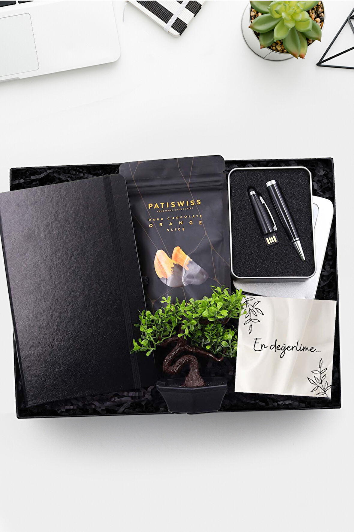 Siyah Defter & 32 gb Usb Kalem & Yapay Mini Ağaç & Patiswiss Hediye Seti