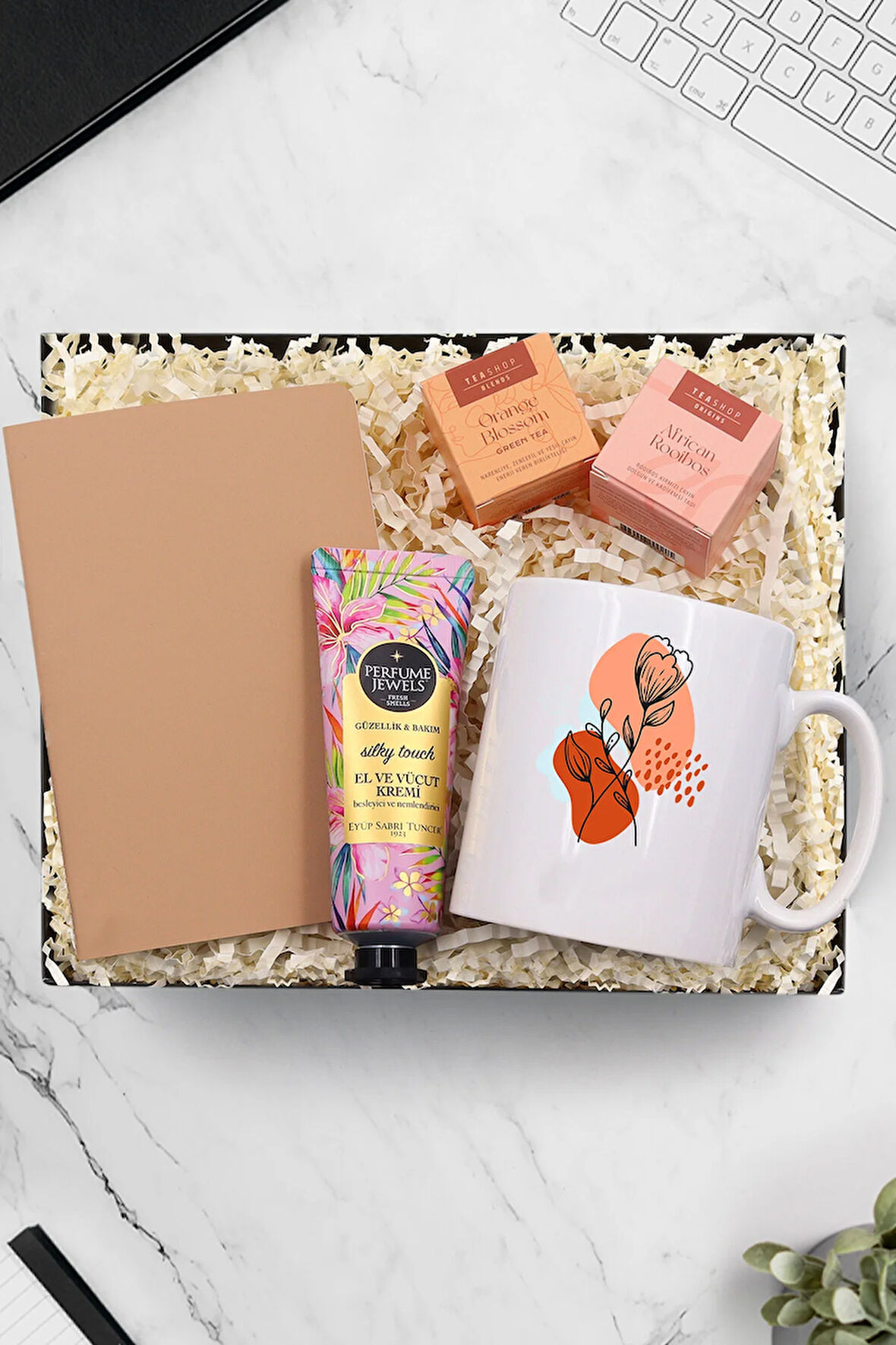 Kupa & Bej Renk Mini Not Defteri & Eyüp Sabri Tuncer El Kremi & Teashop 2'li Bitki Çayı Hediye seti