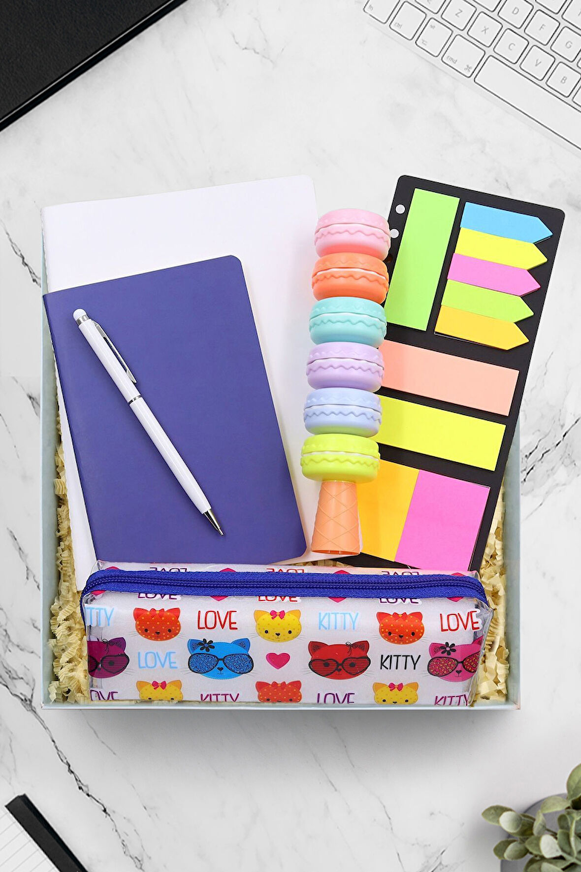 2'li Defter & Beyaz Touch Pen & Postit & Desenli Kalemlik & Makaron Fosforlu Kalem Hediye Seti