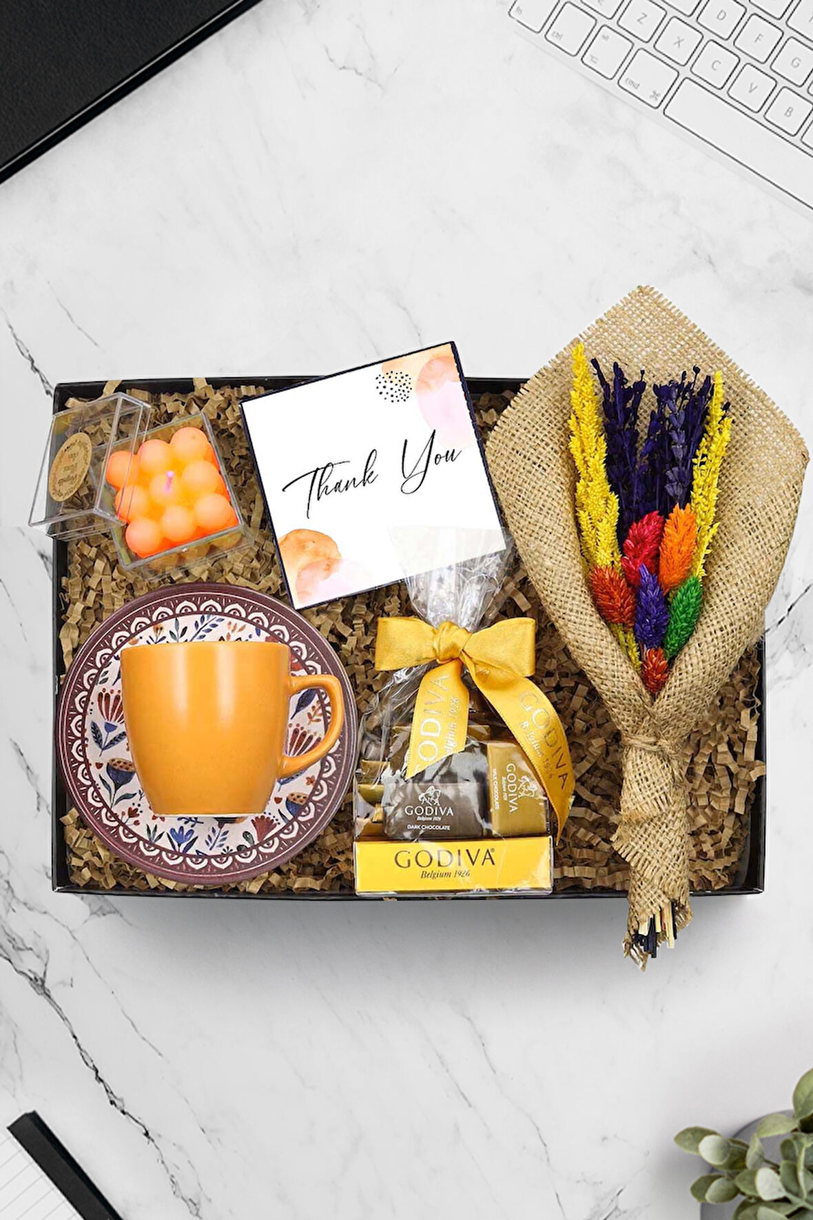 Turuncu Türk Kahvesi Fincanı & Napoliten Çikolata & Bubble Mum & Kurutulmuş Çiçek Buketi Hediye Seti