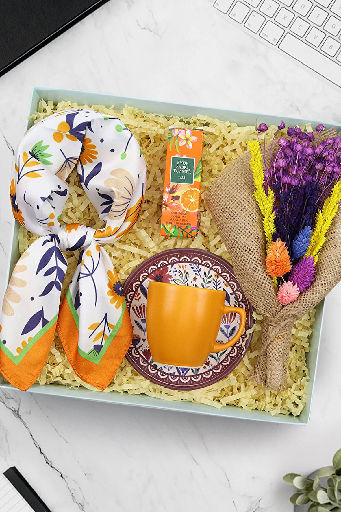 Turuncu Türk Kahvesi Fincanı & Fular & Kurutulmuş Çiçek Buketi & Mini Kolonya Hediye Seti