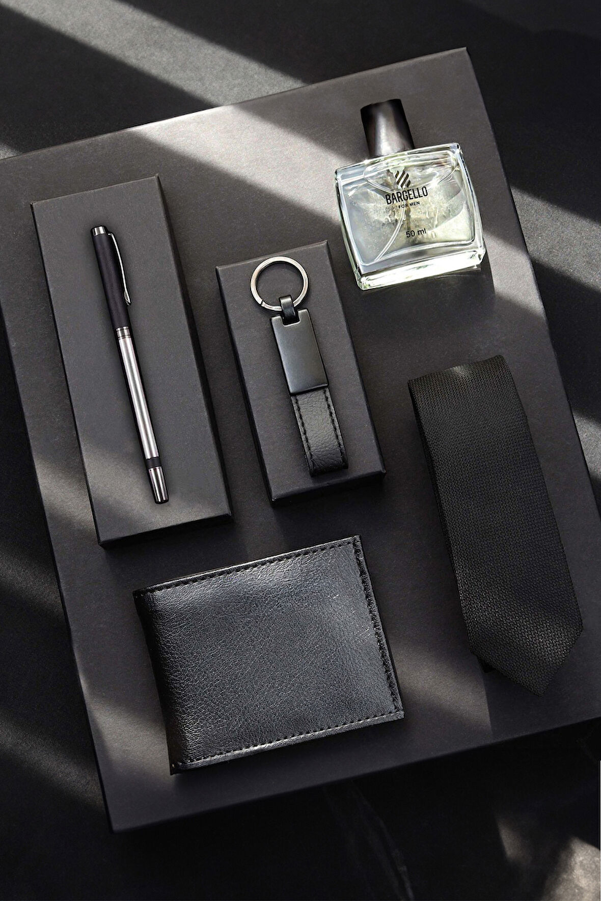 Siyah Cüzdan & Anahtarlık & Kalem & Siyah Kravat & Erkek Parfümü Hediye Seti